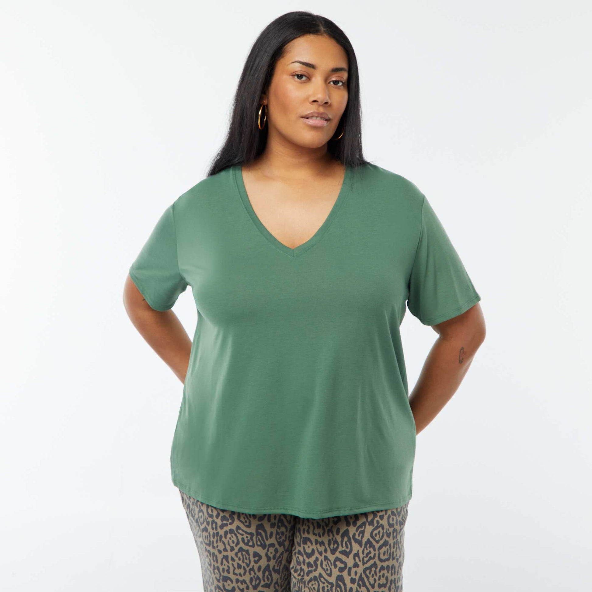 T-shirt basique uni col V VERT
