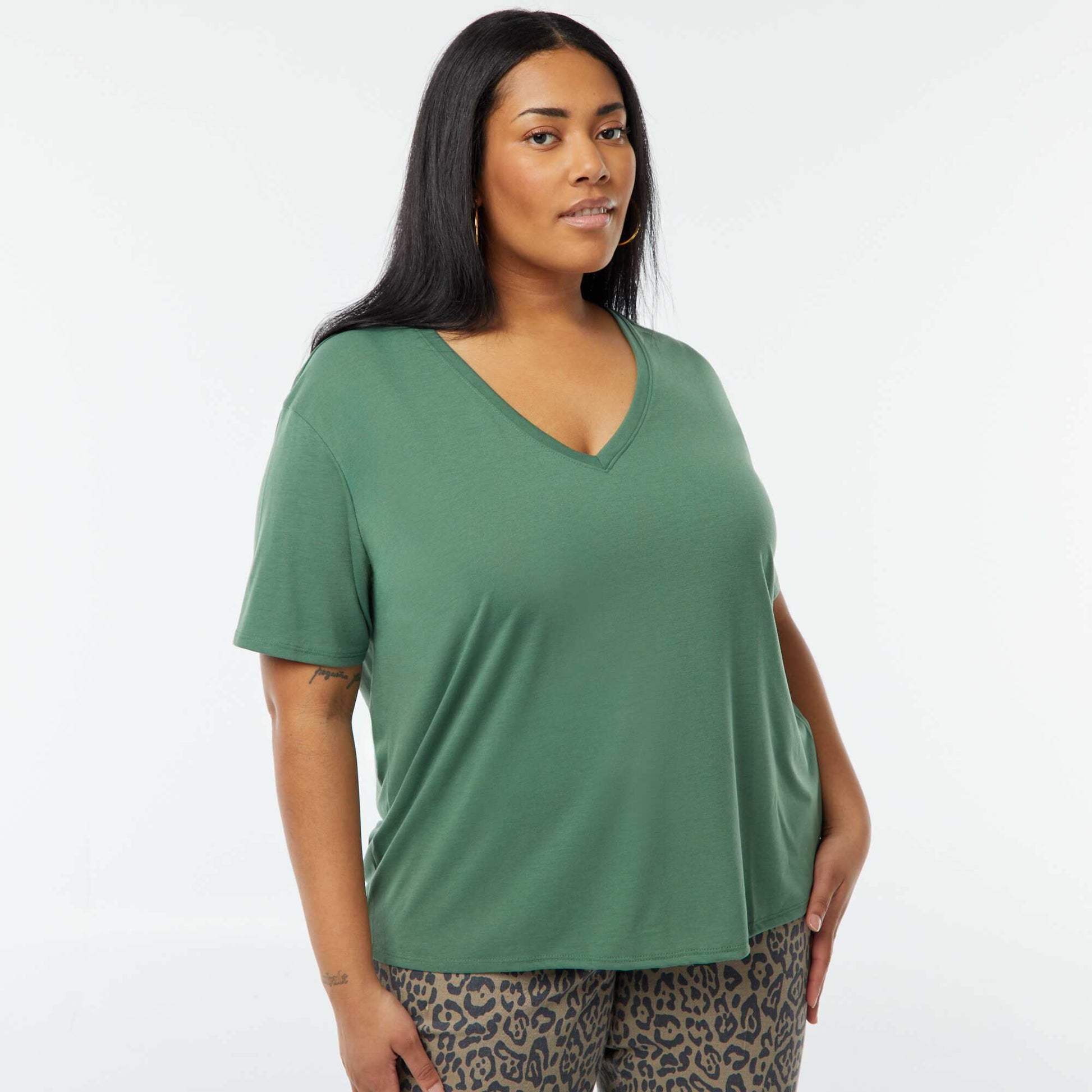 T-shirt basique uni col V VERT