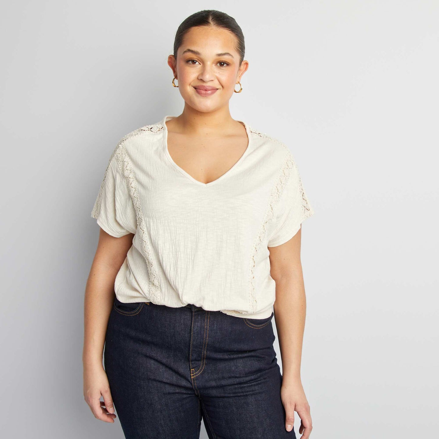 Blouse matière crêpée avec broderies BLANC CASSé