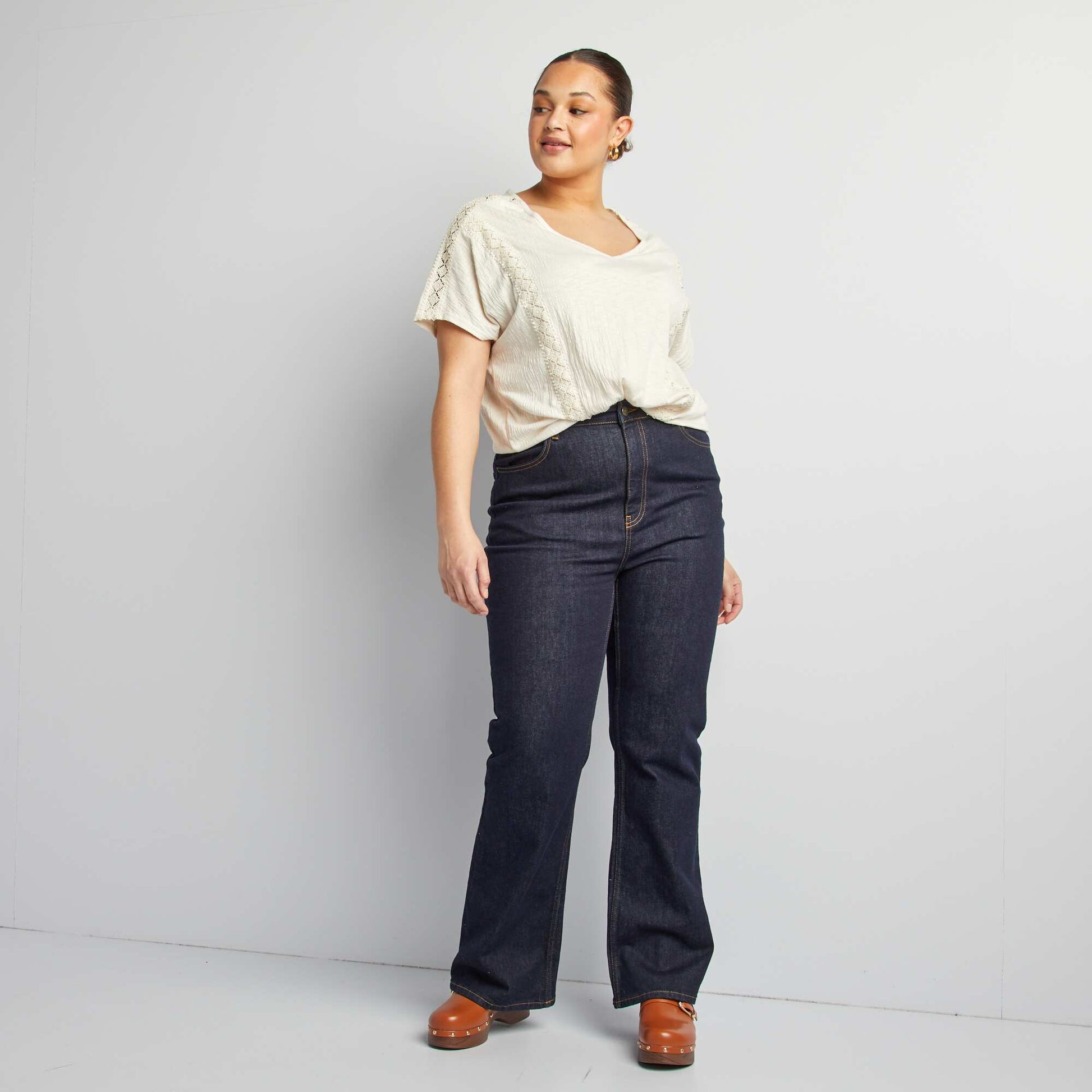 Blouse matière crêpée avec broderies BLANC CASSé
