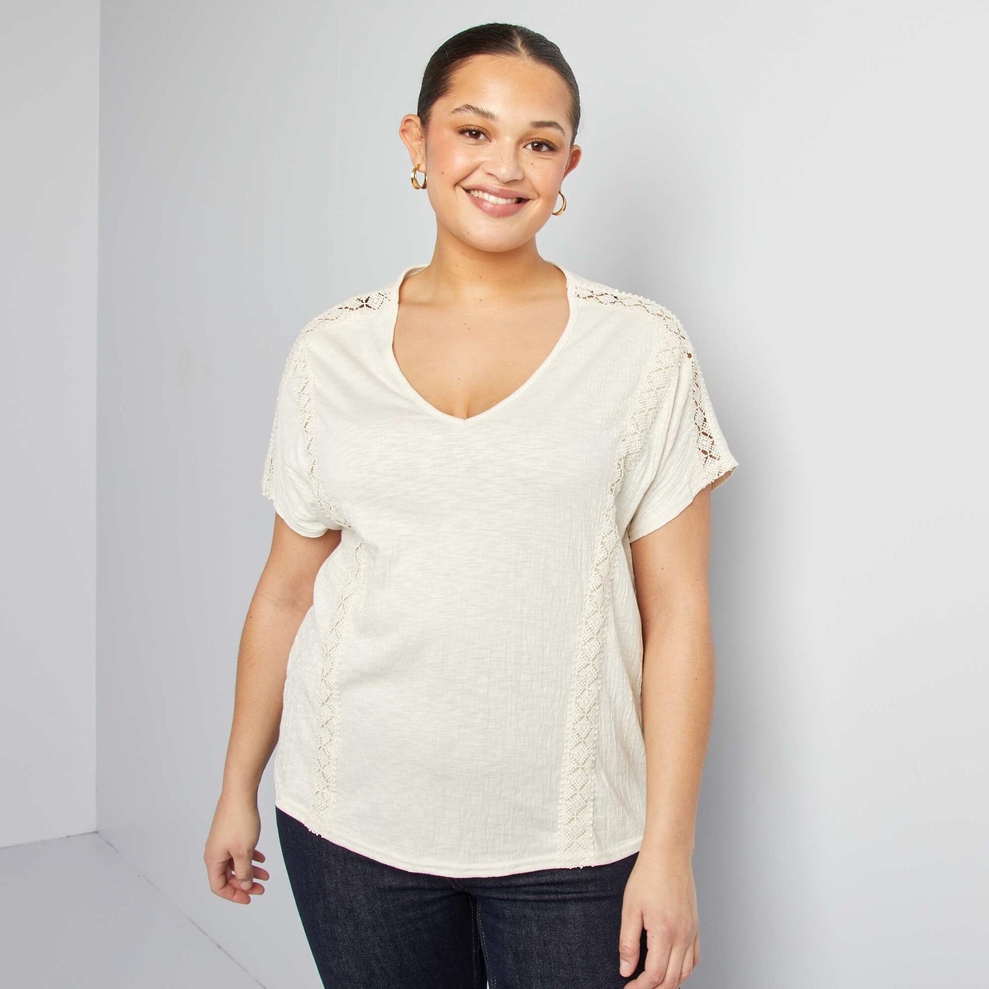 Blouse matière crêpée avec broderies BLANC CASSé