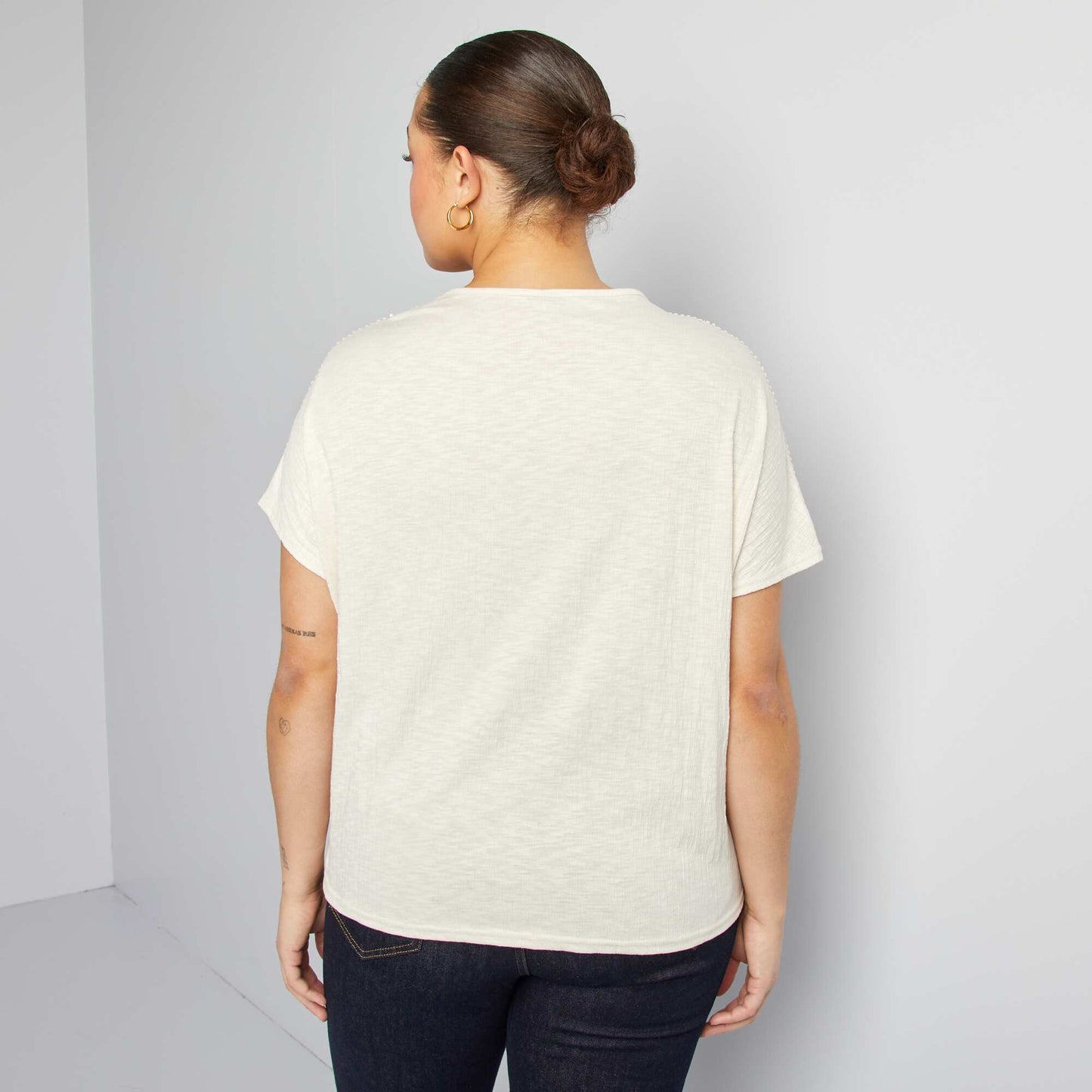Blouse matière crêpée avec broderies BLANC CASSé