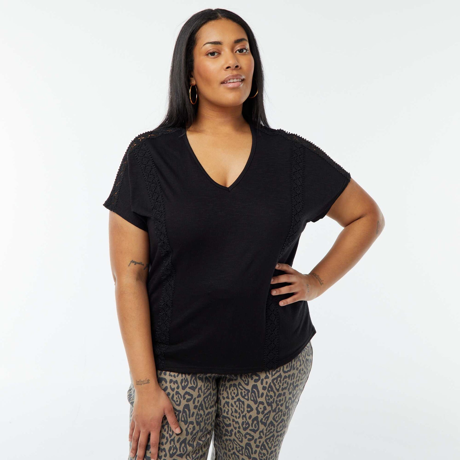 Blouse matière crêpée avec broderies NOIR