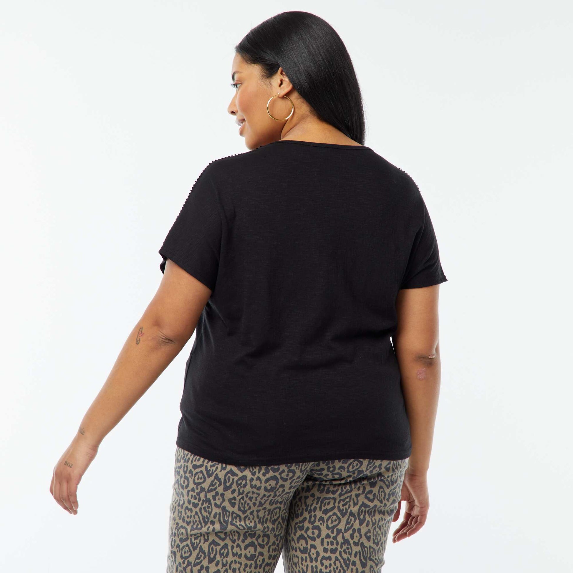 Blouse matière crêpée avec broderies NOIR