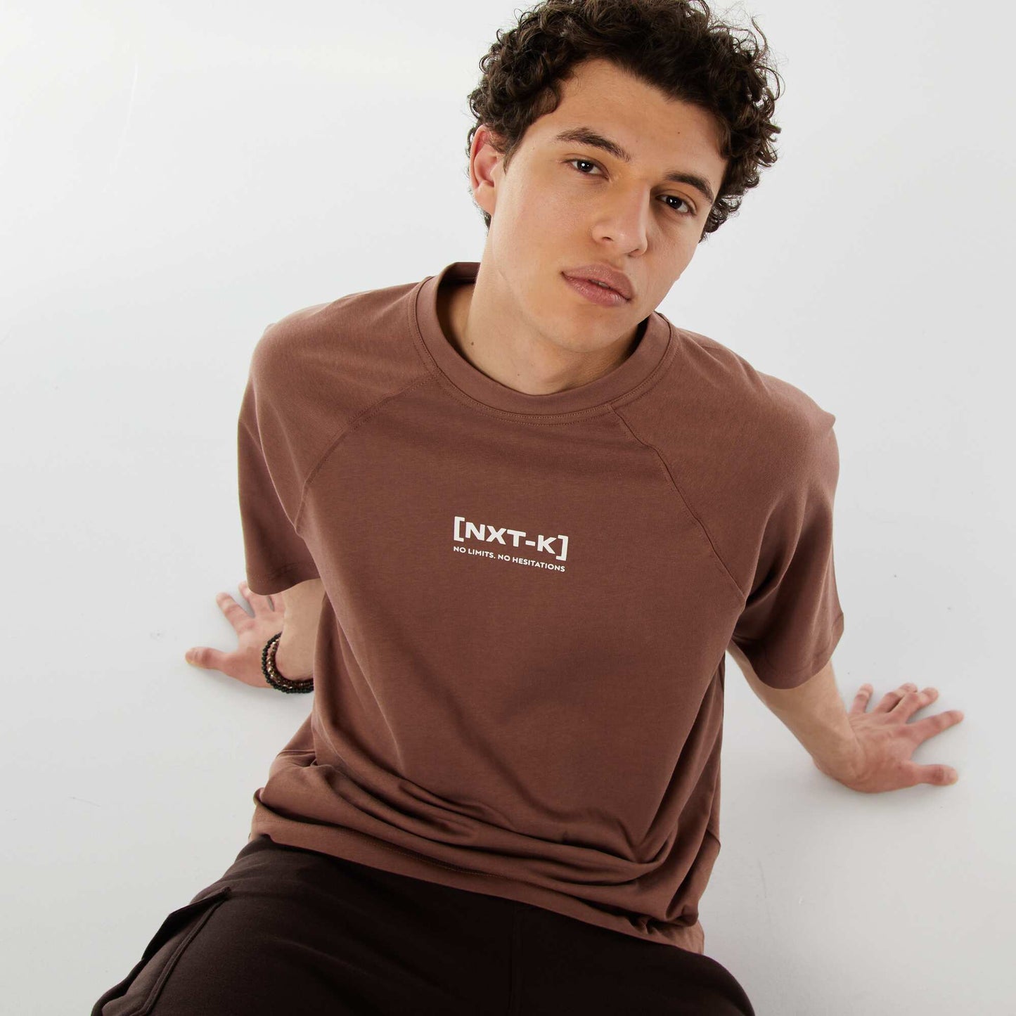 T-shirt manches courtes raglan imprimé MARRON