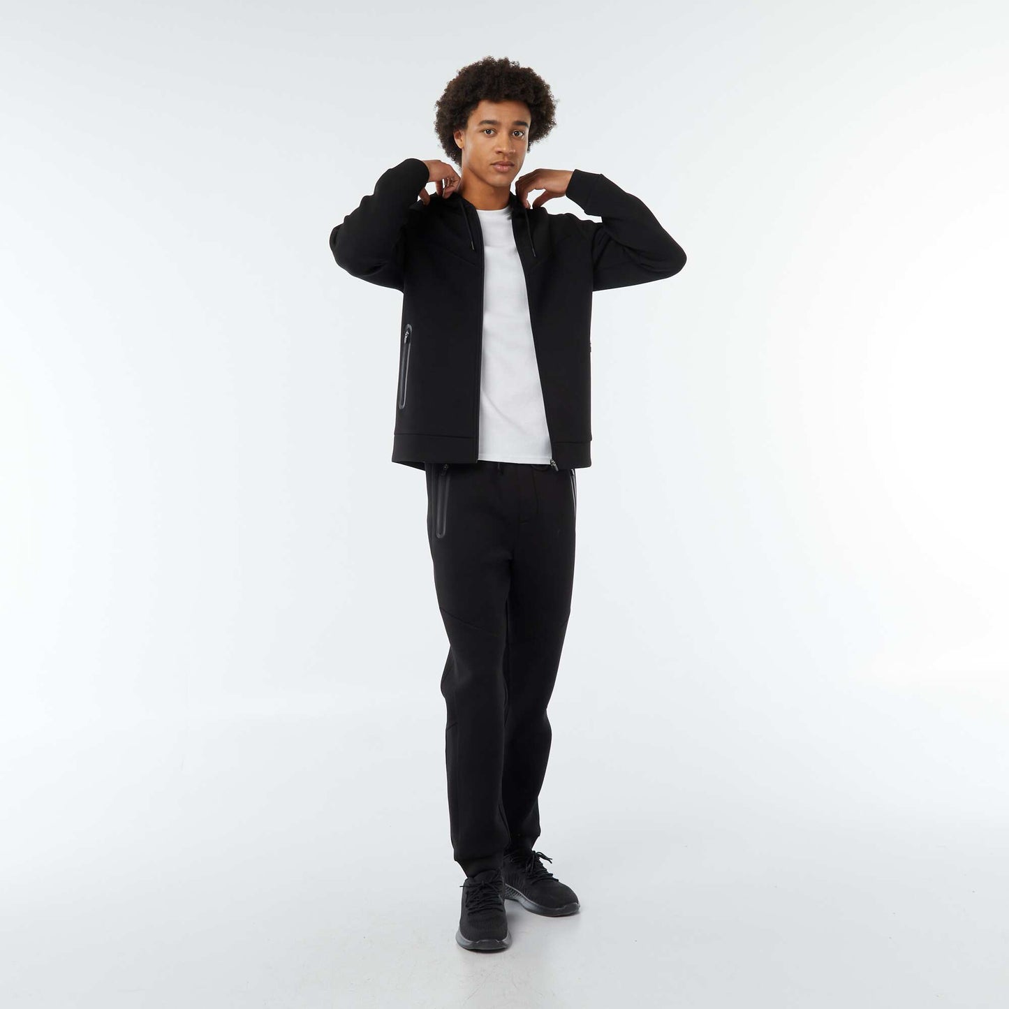 Sweat uni à capuche en matière type néoprène NOIR