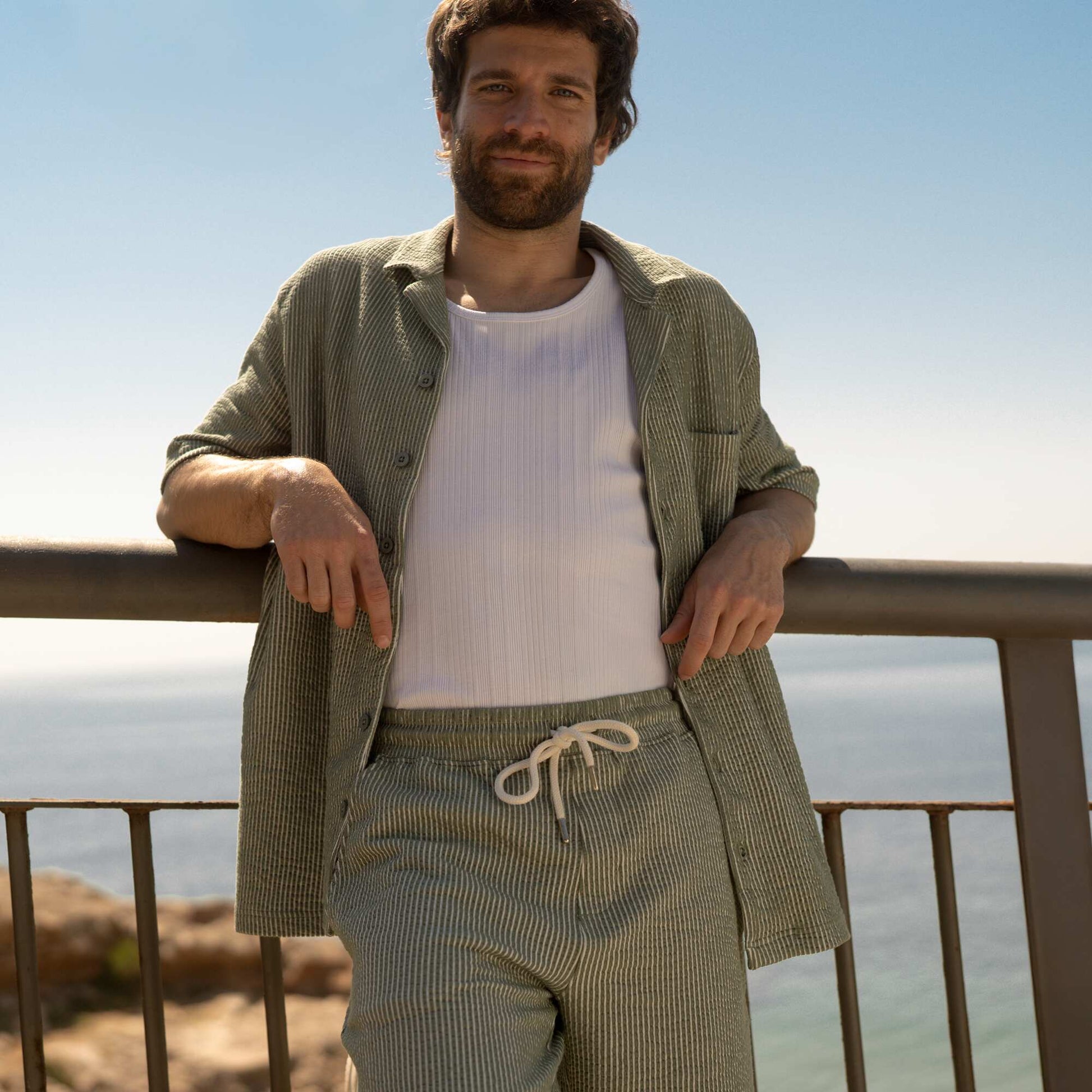 Chemise à manches courtes en matière type crépon VERT