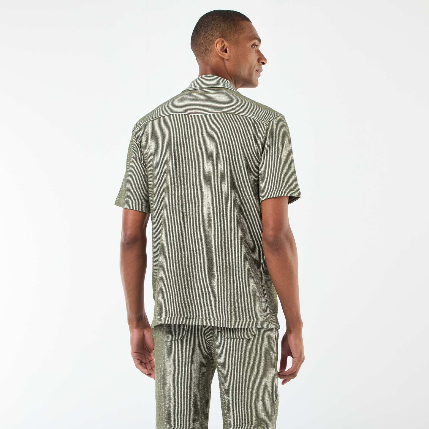 Chemise à manches courtes en matière type crépon VERT