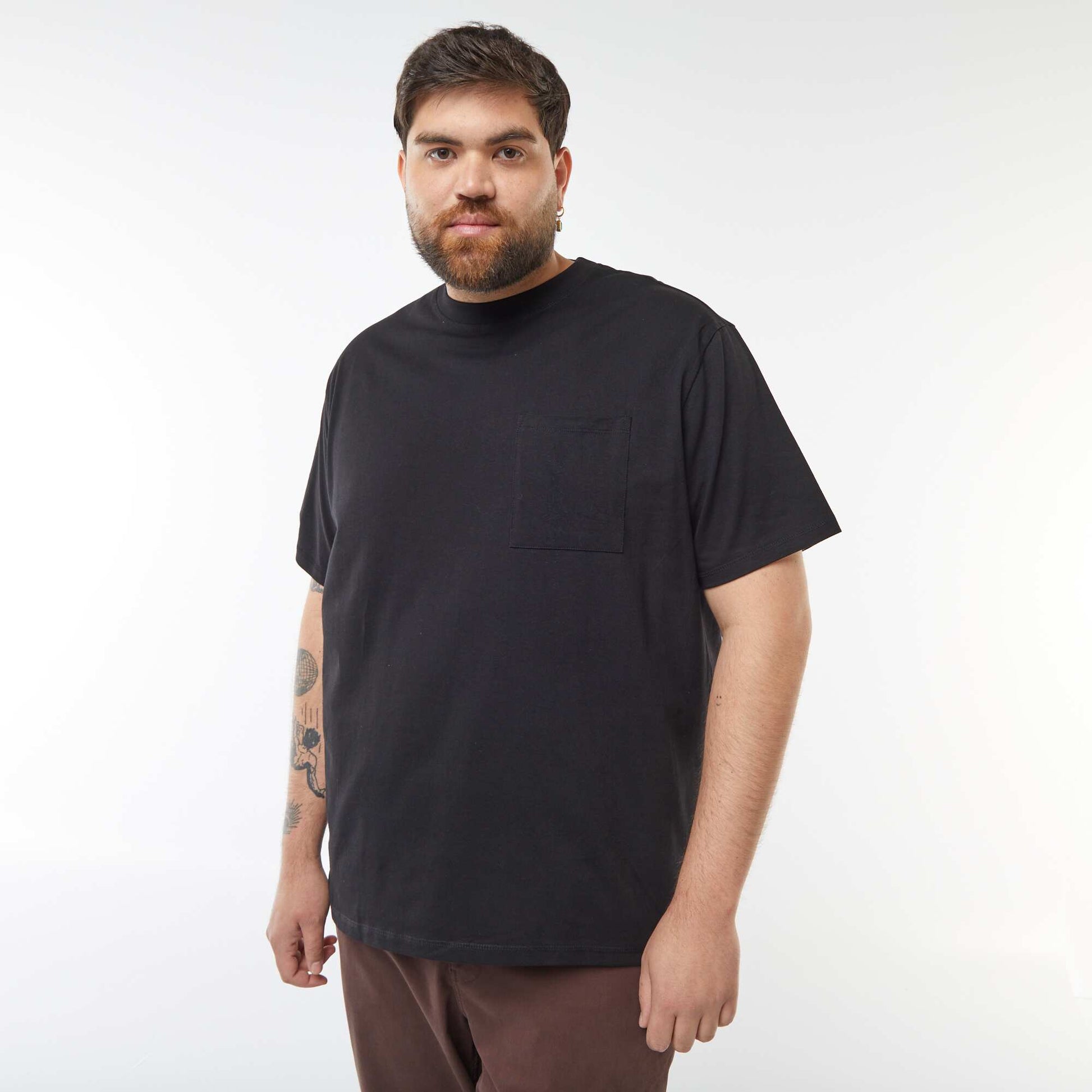 T-shirt uni manches courtes avec poche poitrine NOIR
