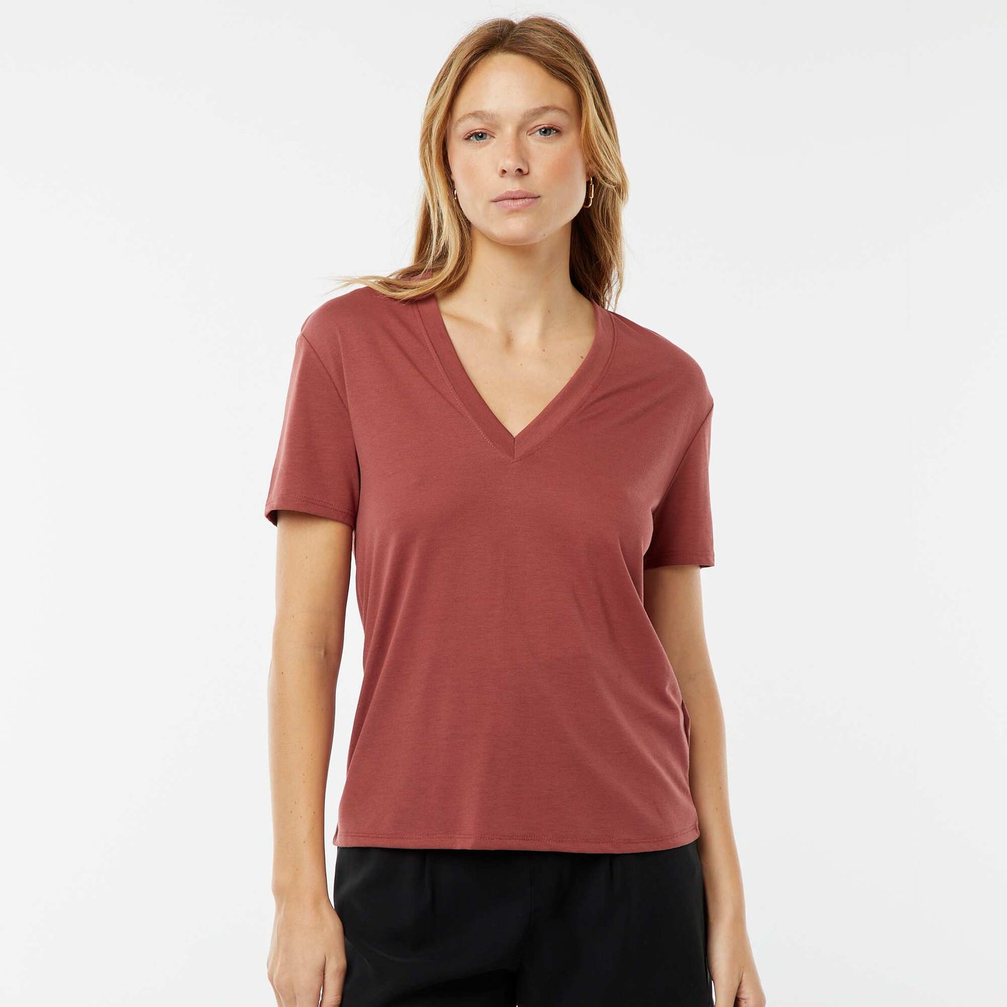Tee-shirt manches courtes avec encolure en V BRIQUE