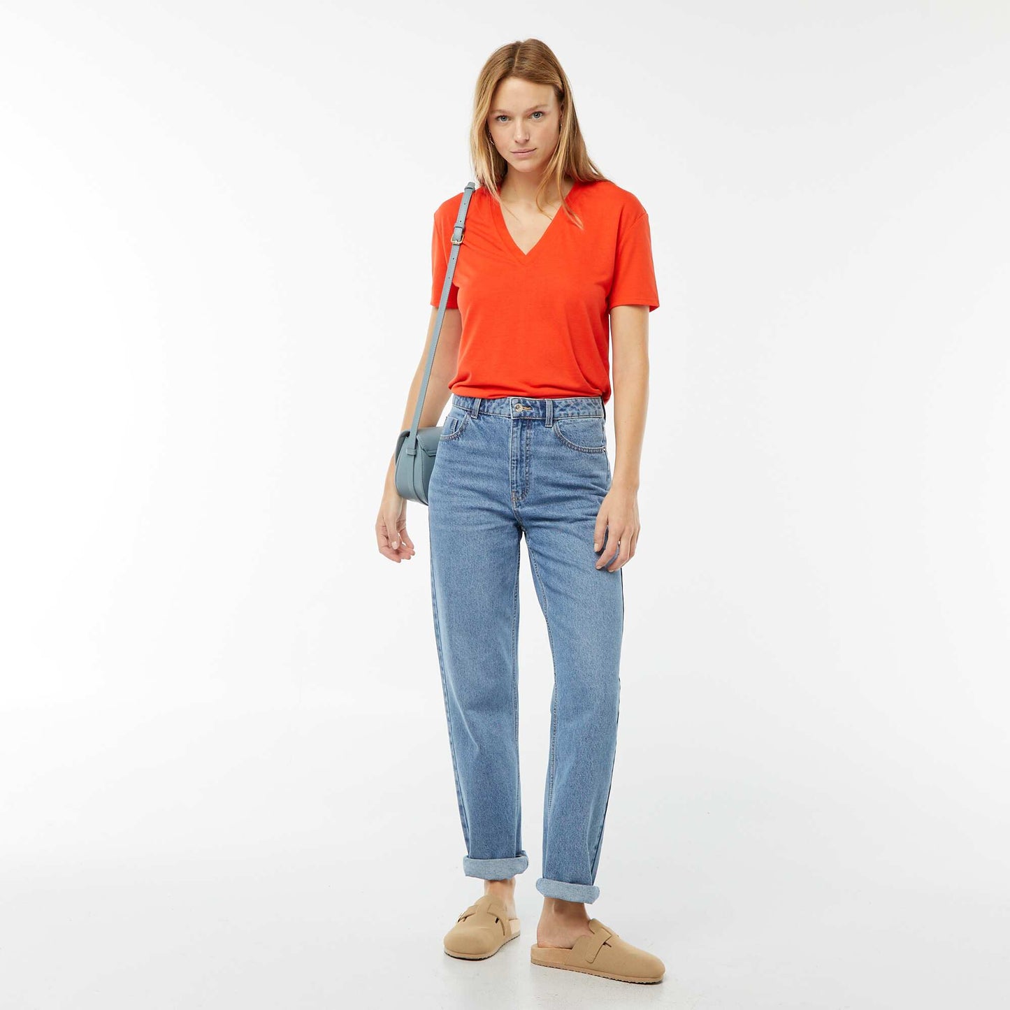 Tee-shirt manches courtes avec encolure en V ROUGE