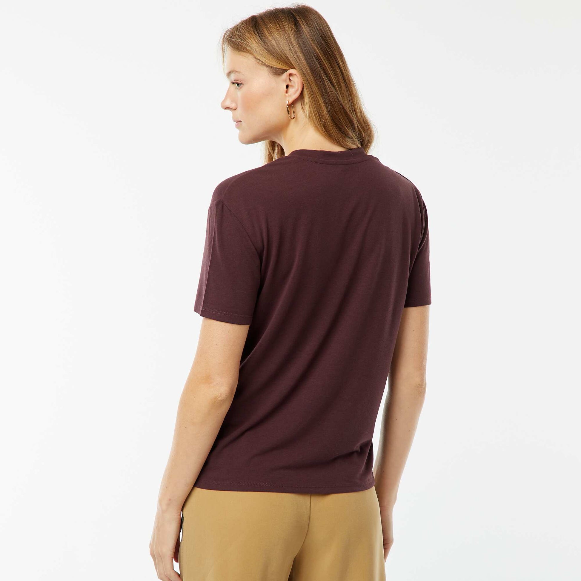 Tee-shirt manches courtes avec encolure en V PRUNE