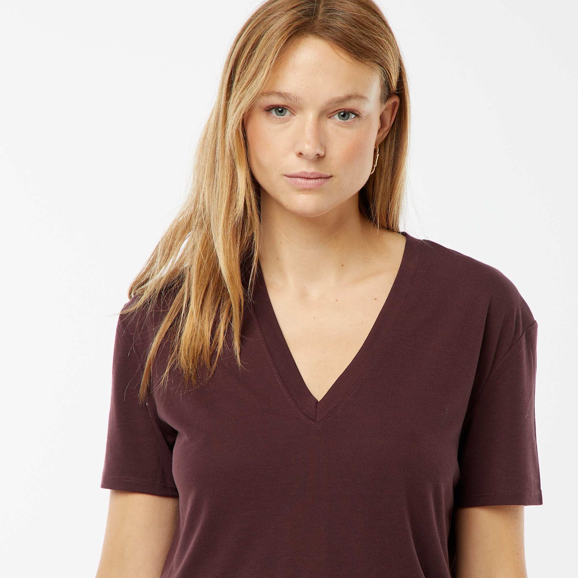 Tee-shirt manches courtes avec encolure en V PRUNE