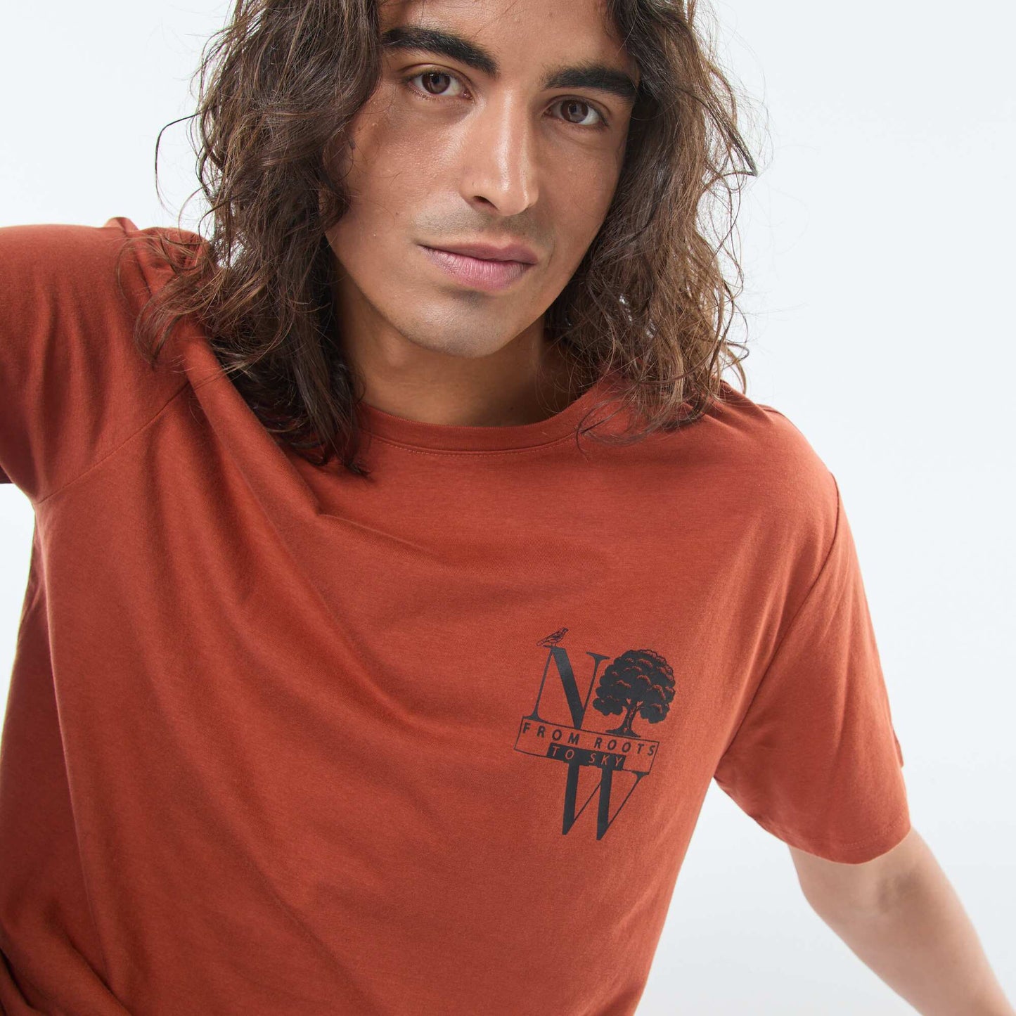 T-shirt imprimé à manches courtes et col rond MARRON