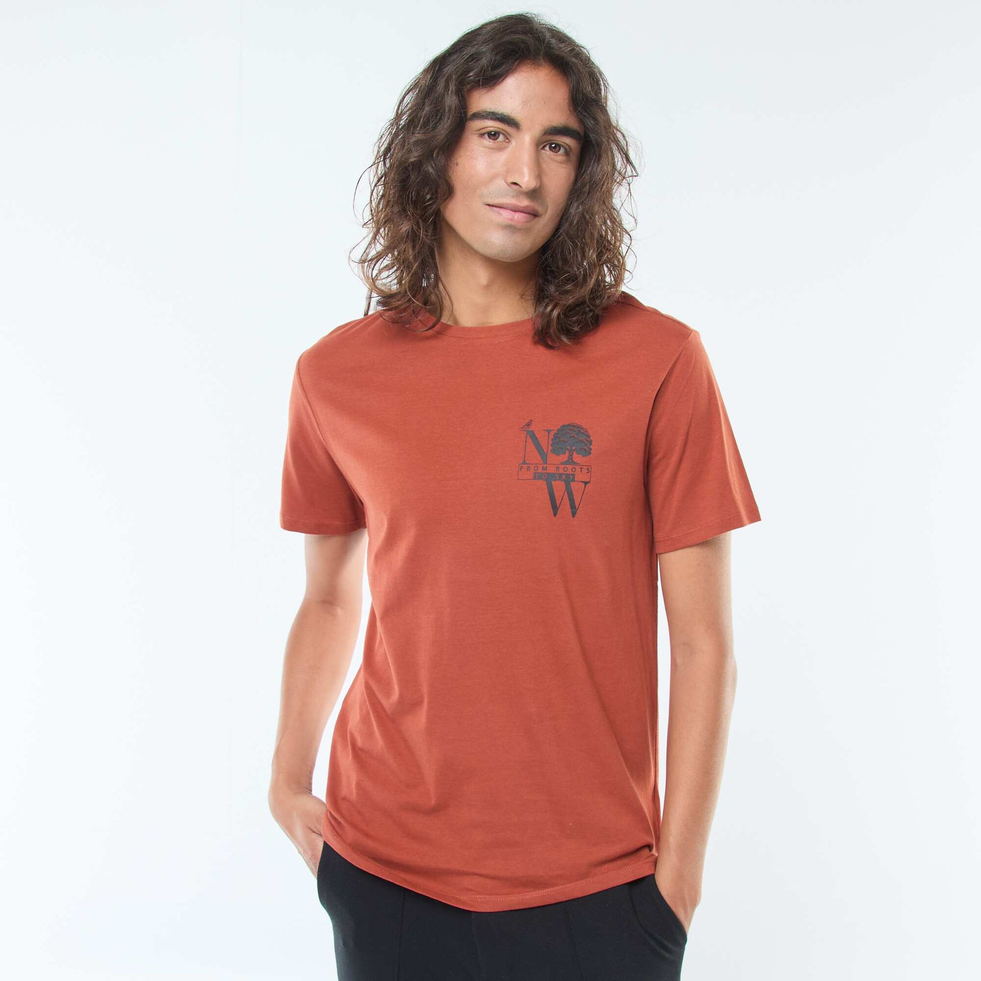 T-shirt imprimé à manches courtes et col rond MARRON
