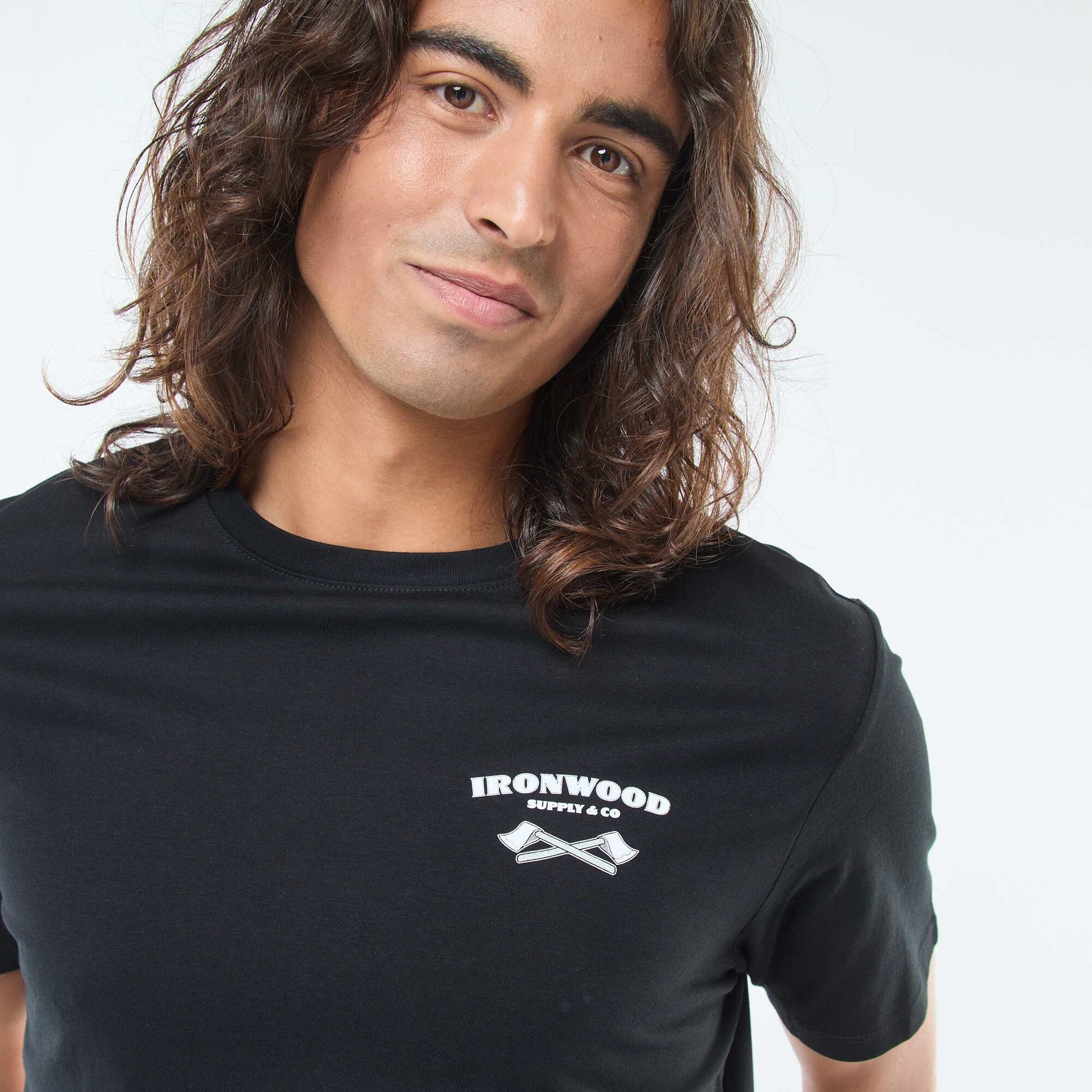 T-shirt imprimé à manches courtes et col rond NOIR