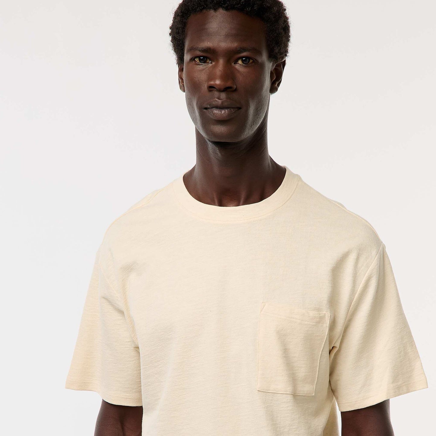 T-shirt uni à manches courtes avec poche poitrine BLANC