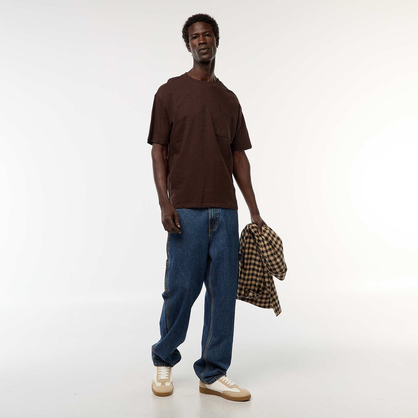 T-shirt uni à manches courtes avec poche poitrine MARRON