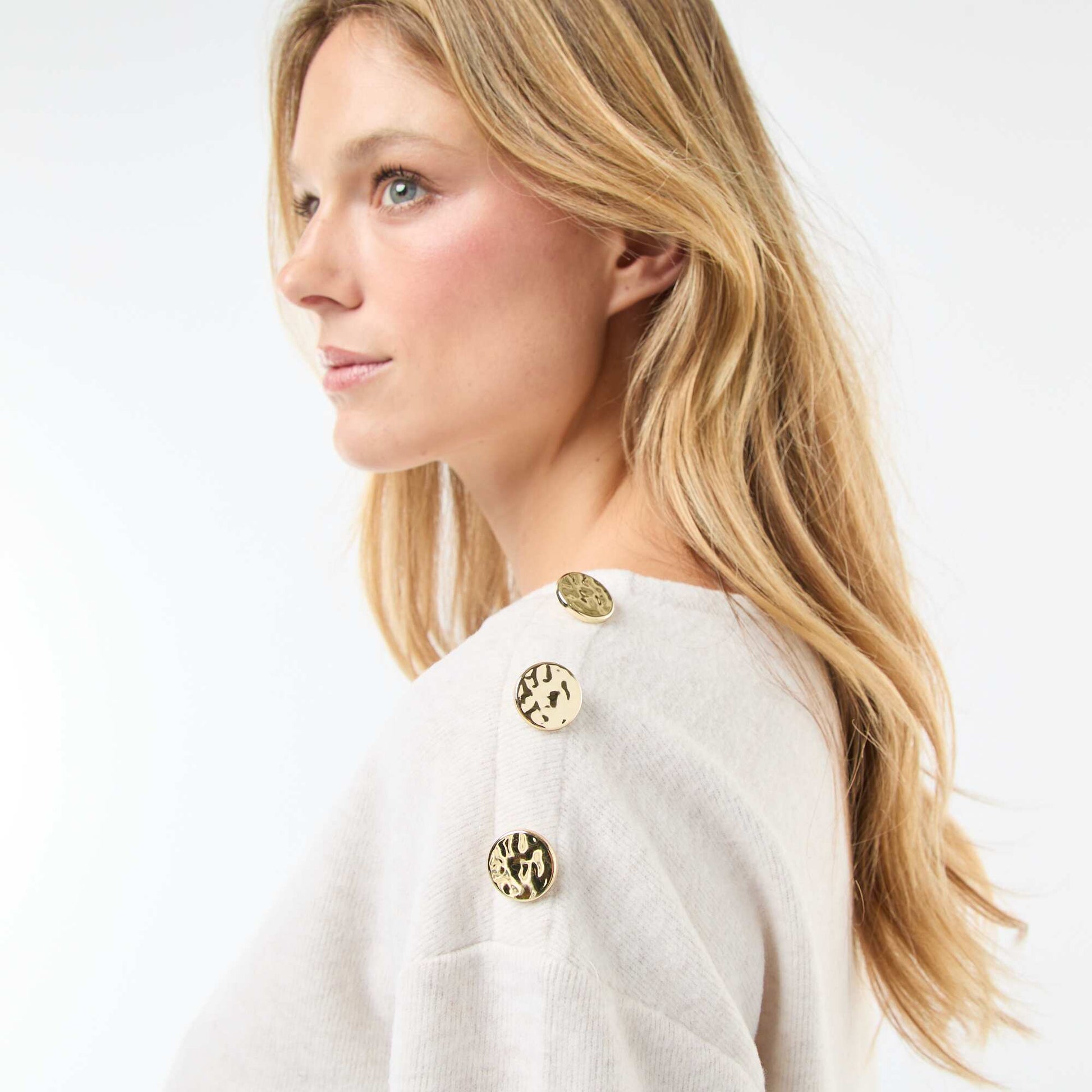 Pull avec boutons fantaisies dorés à l'épaule BEIGE