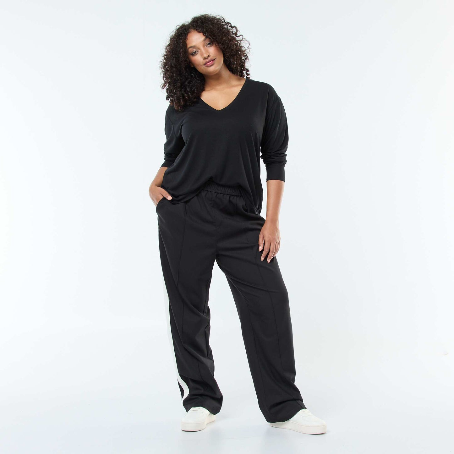 Tee-shirt basique col V et manches 3/4 NOIR