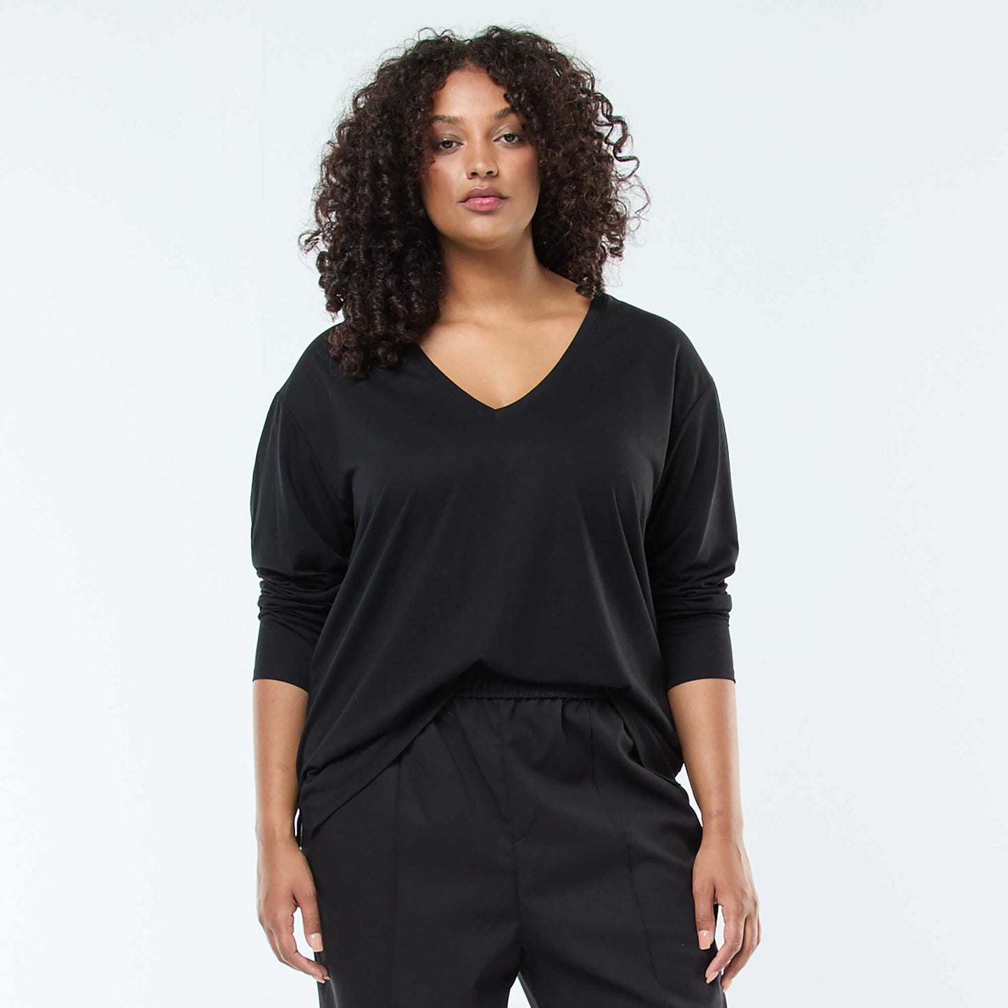 Tee-shirt basique col V et manches 3/4 NOIR