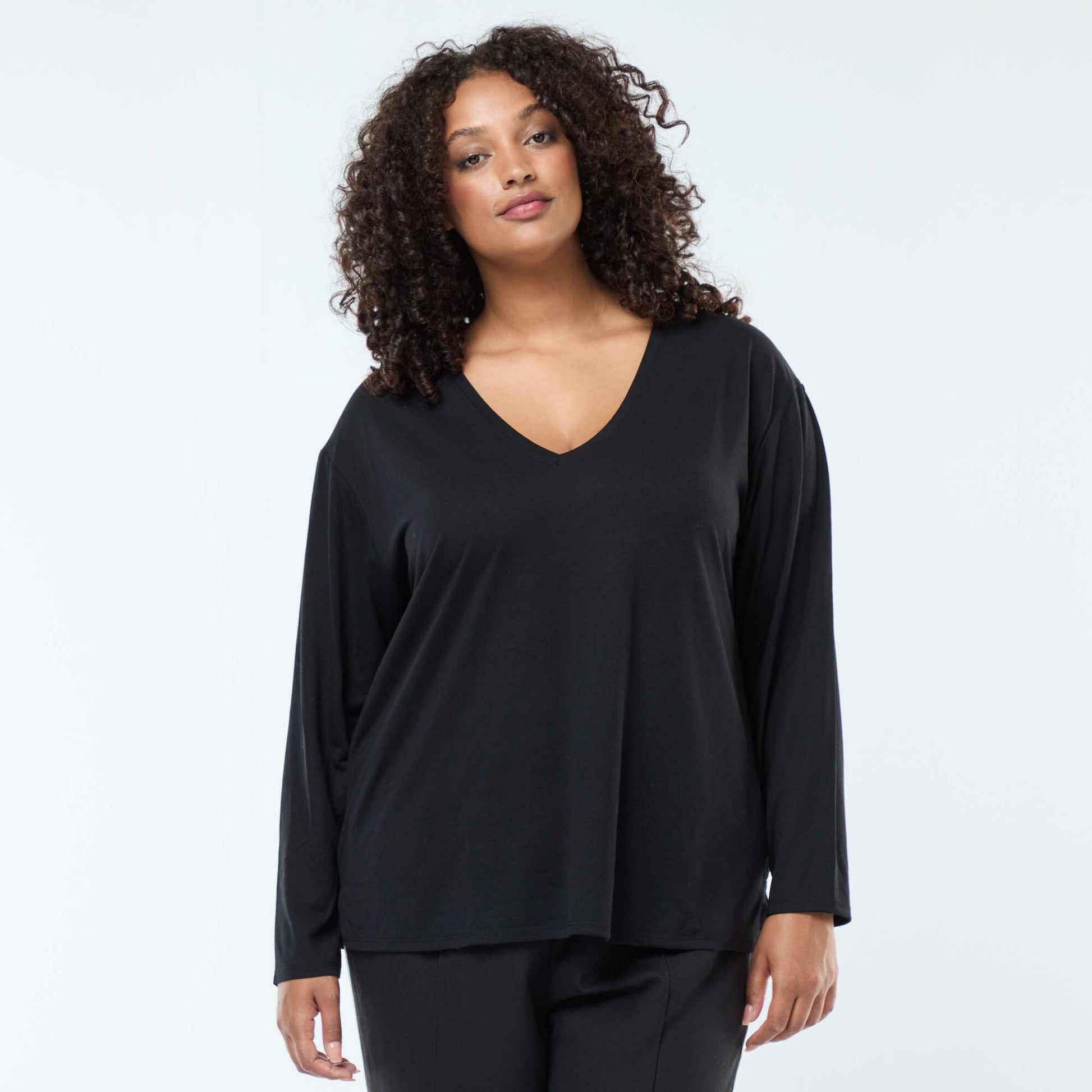 Tee-shirt basique col V et manches 3/4 NOIR