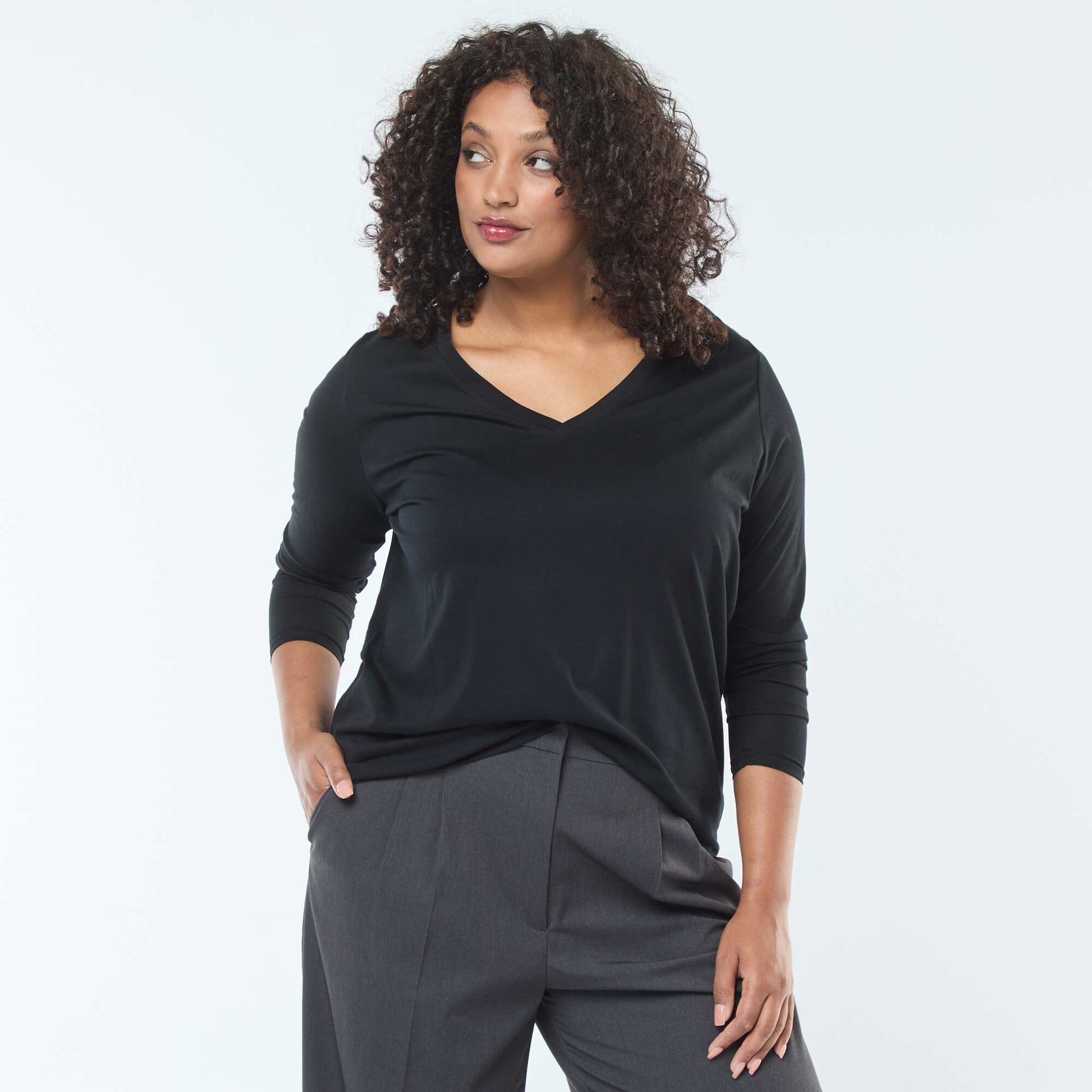Tee-shirt en jersey avec col V et manches courtes NOIR