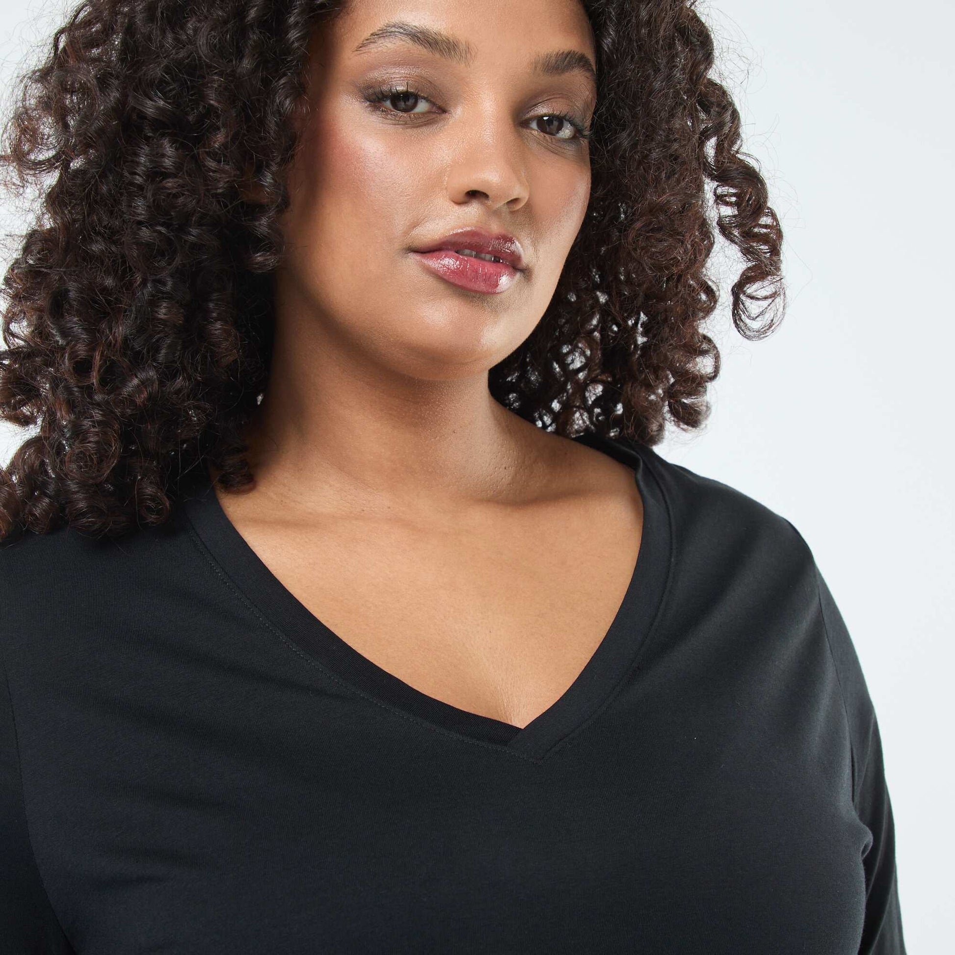 Tee-shirt en jersey avec col V et manches courtes NOIR