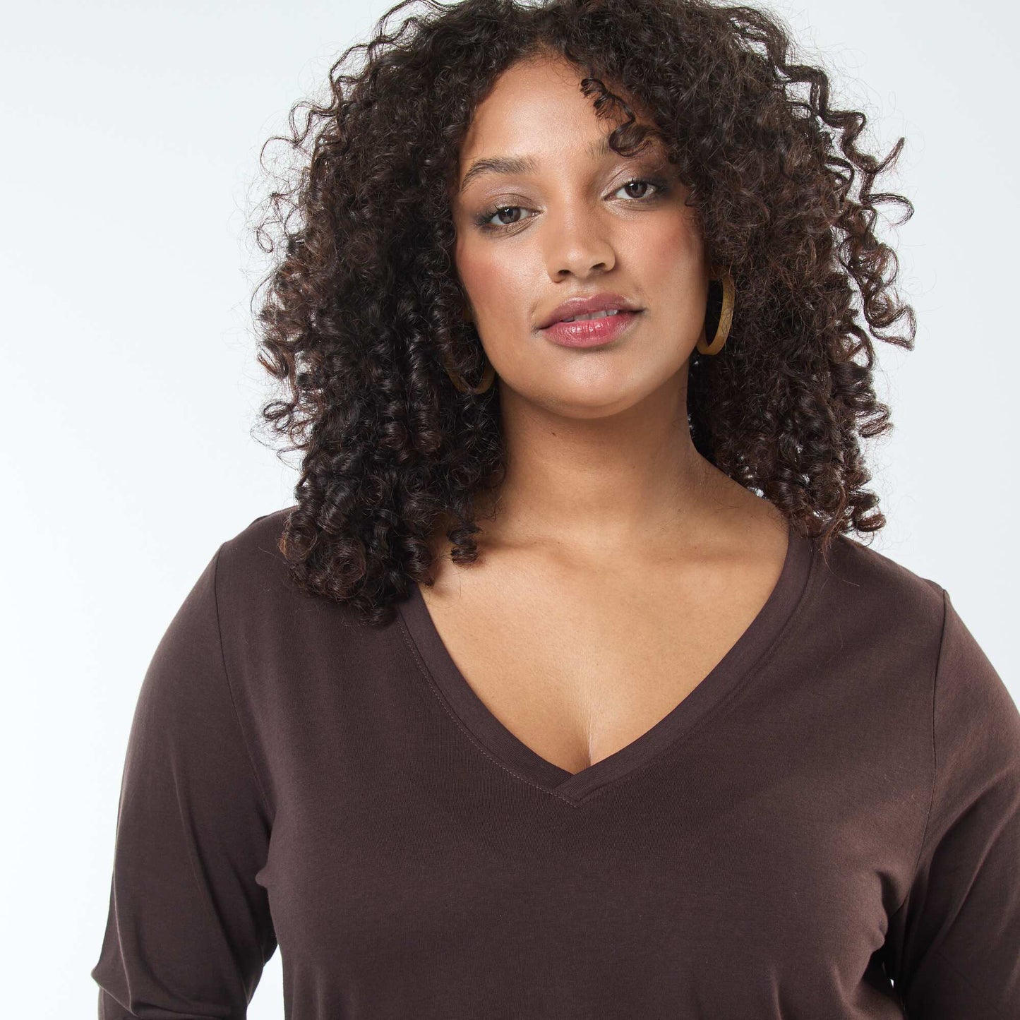 Tee-shirt en jersey avec col V et manches courtes MARRON