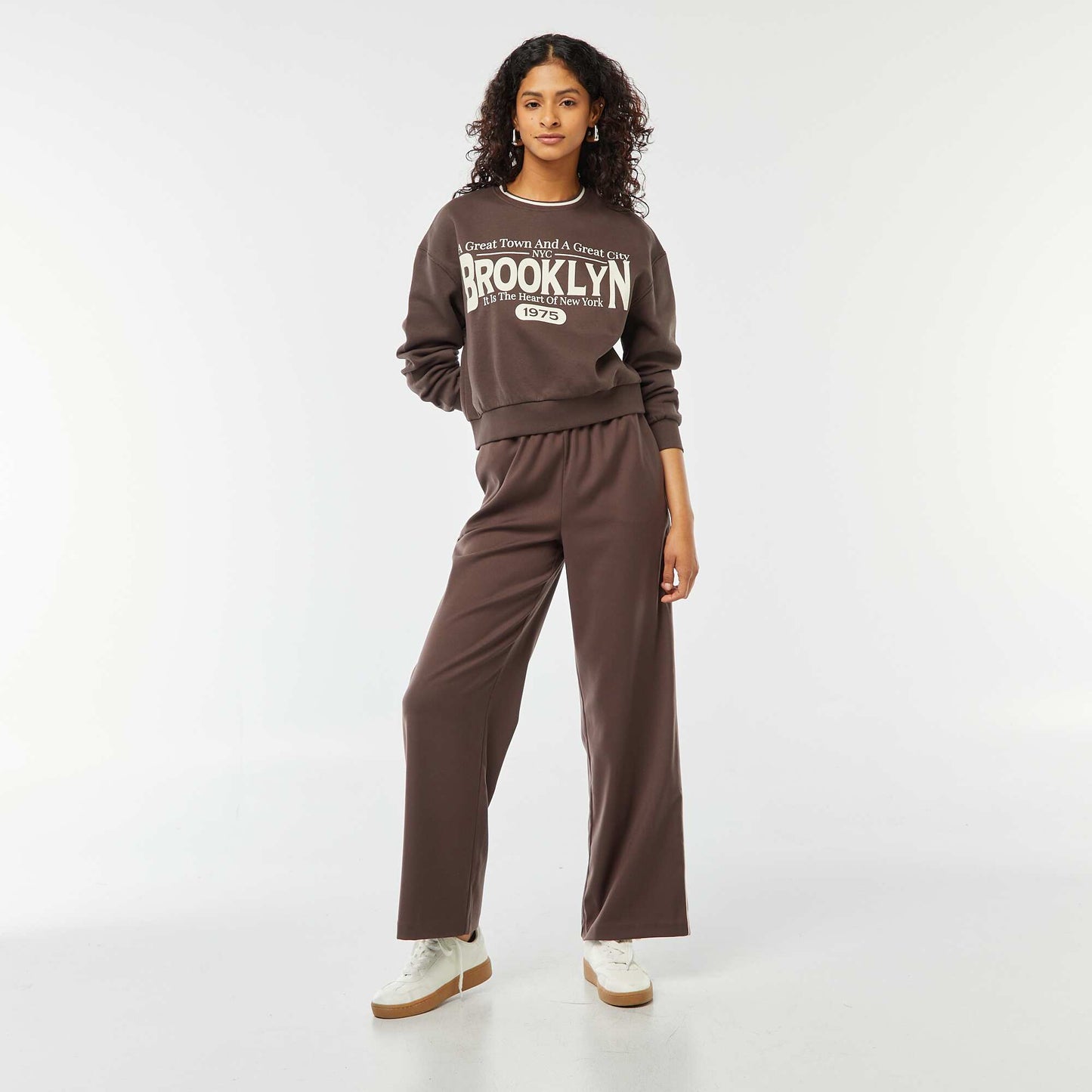 Sweat cropped avec inscription américaine MARRON