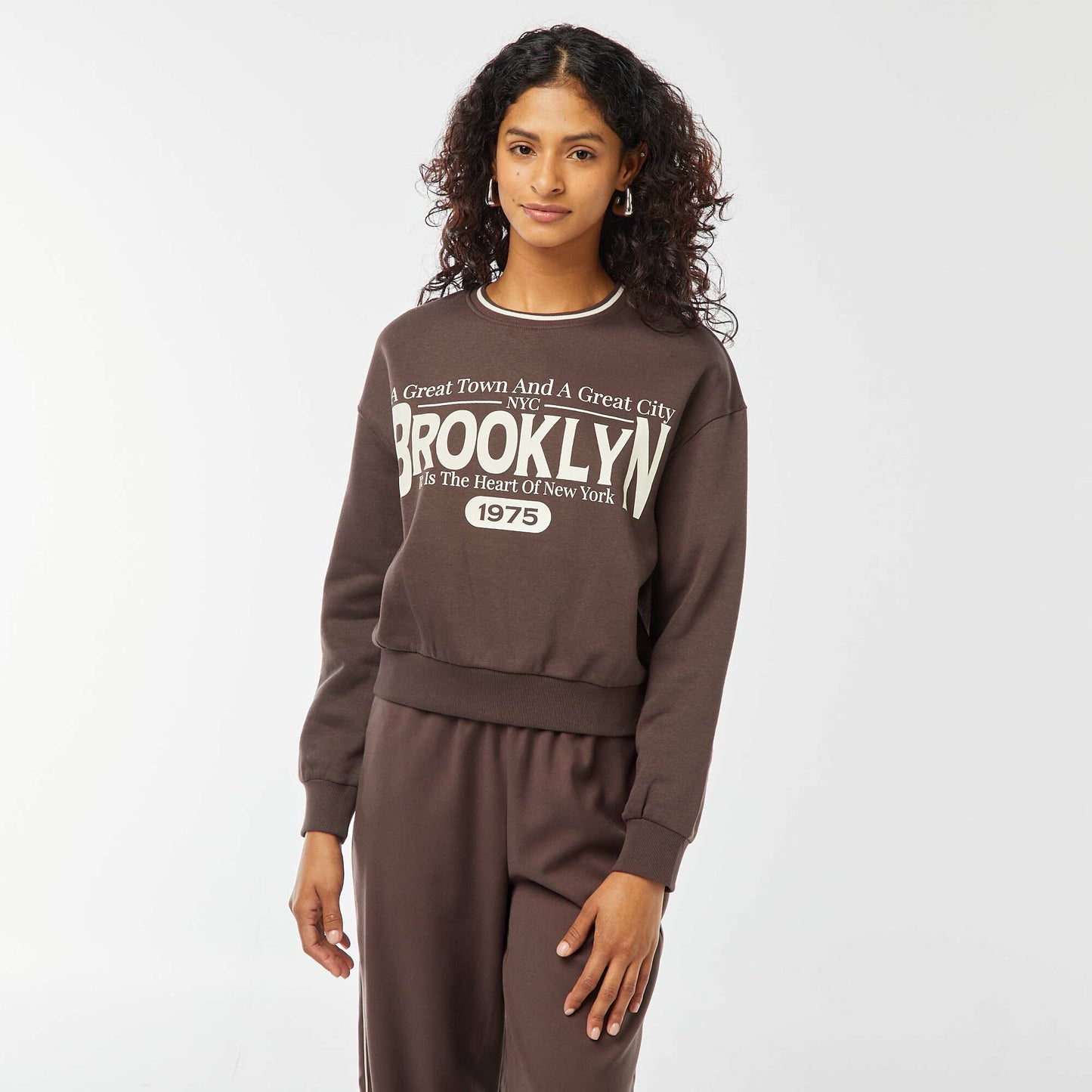 Sweat cropped avec inscription américaine MARRON