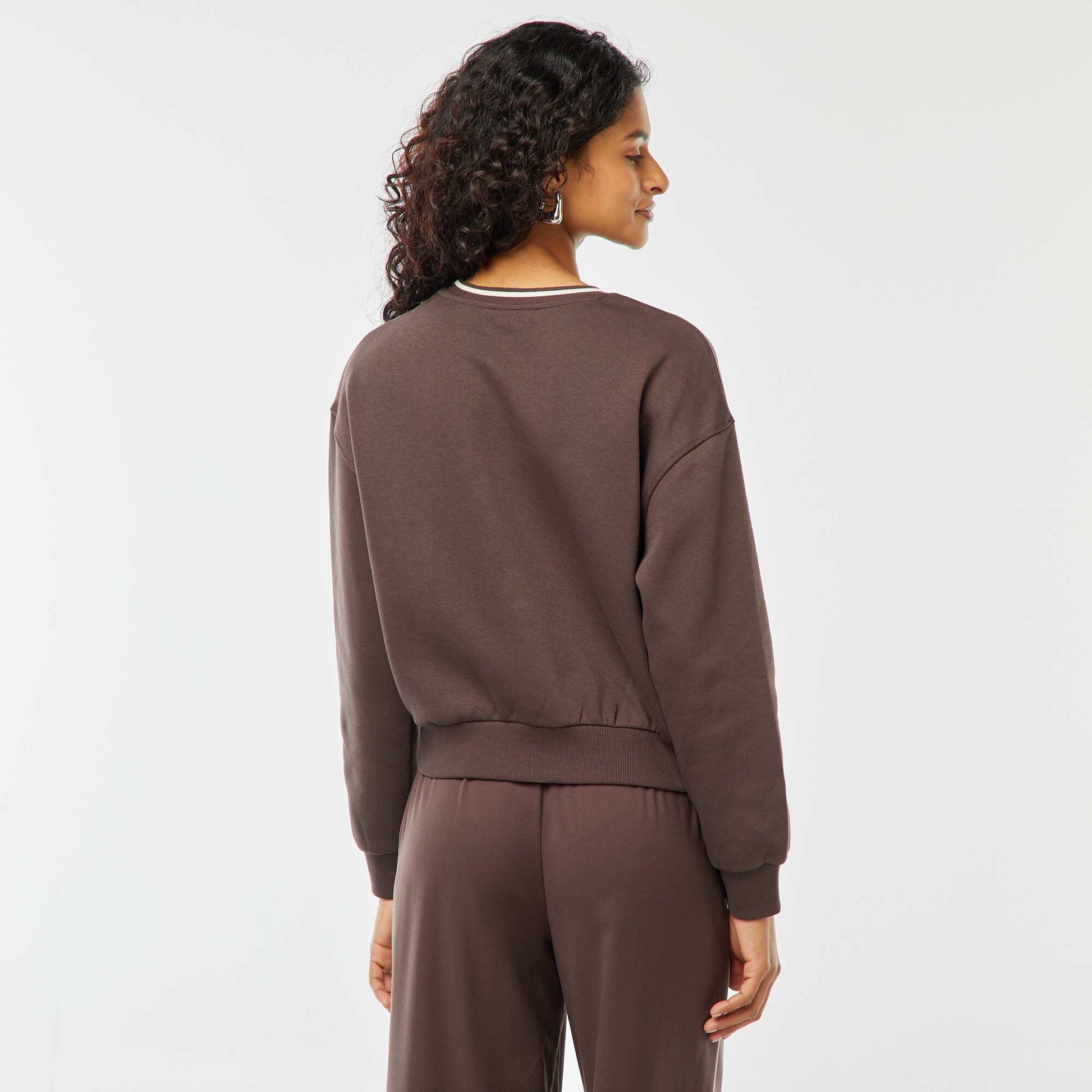 Sweat cropped avec inscription américaine MARRON