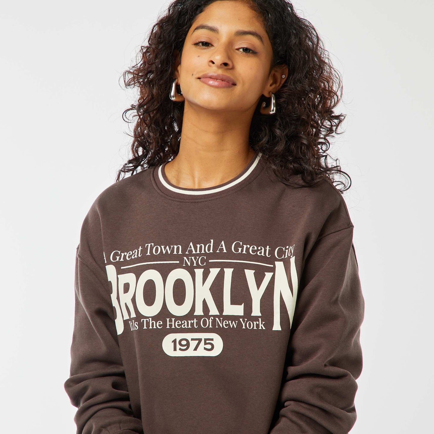 Sweat cropped avec inscription américaine MARRON