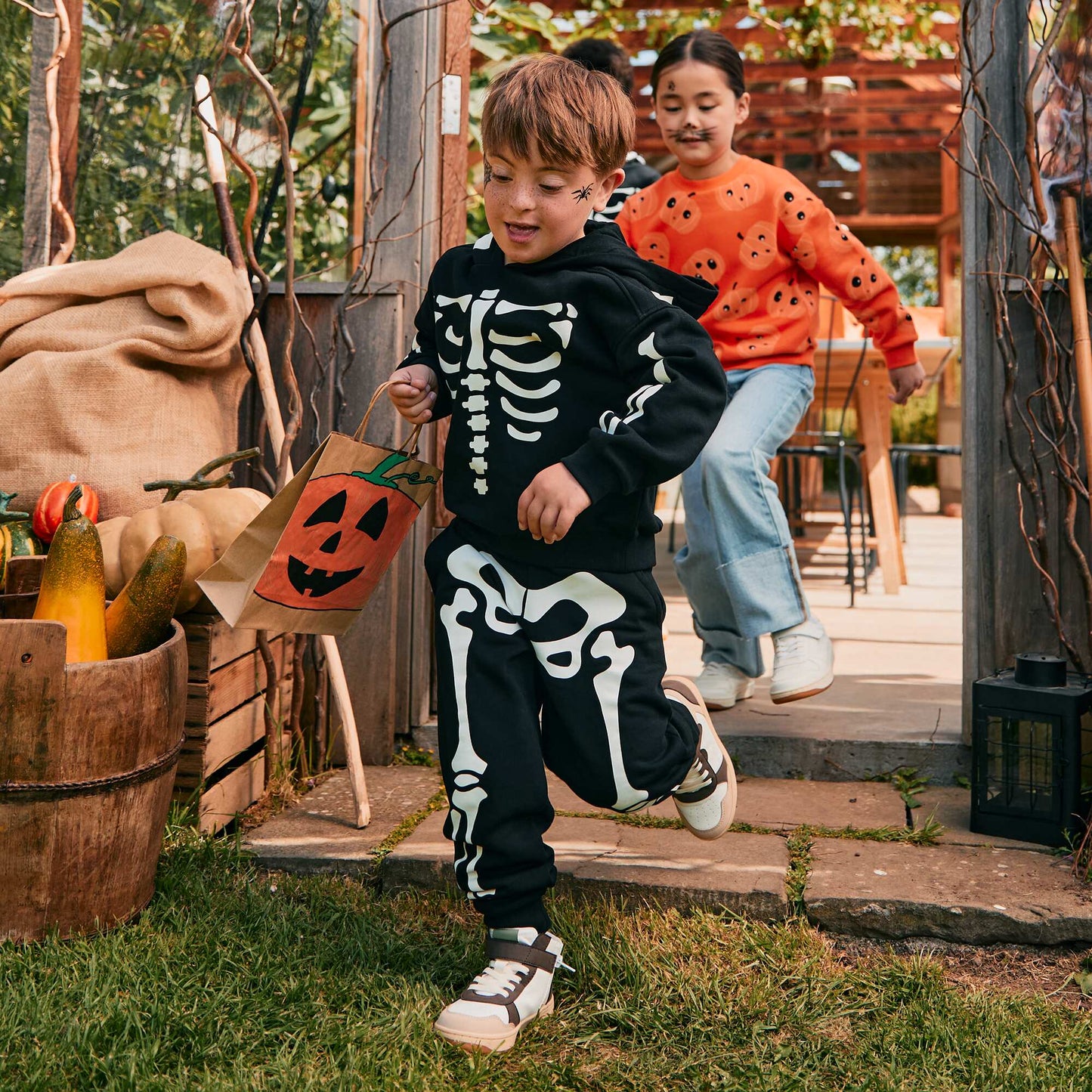 Sweat à capuche thématique 'Halloween' NOIR