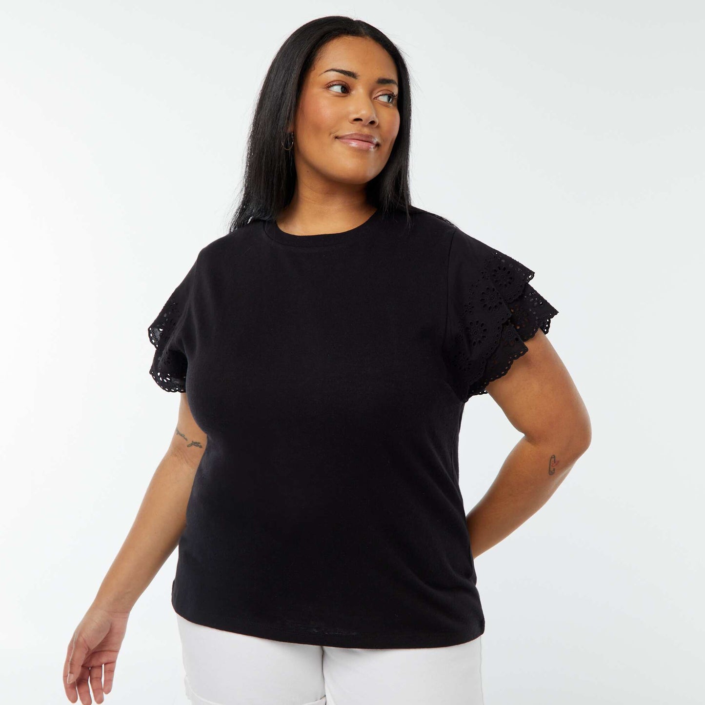 T-shirt uni à manches courtes brodées NOIR