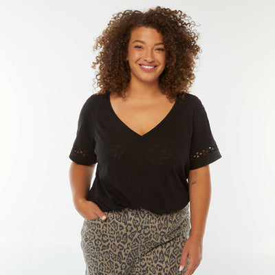 Tee-shirt maille moulinée avec détails macramé NOIR