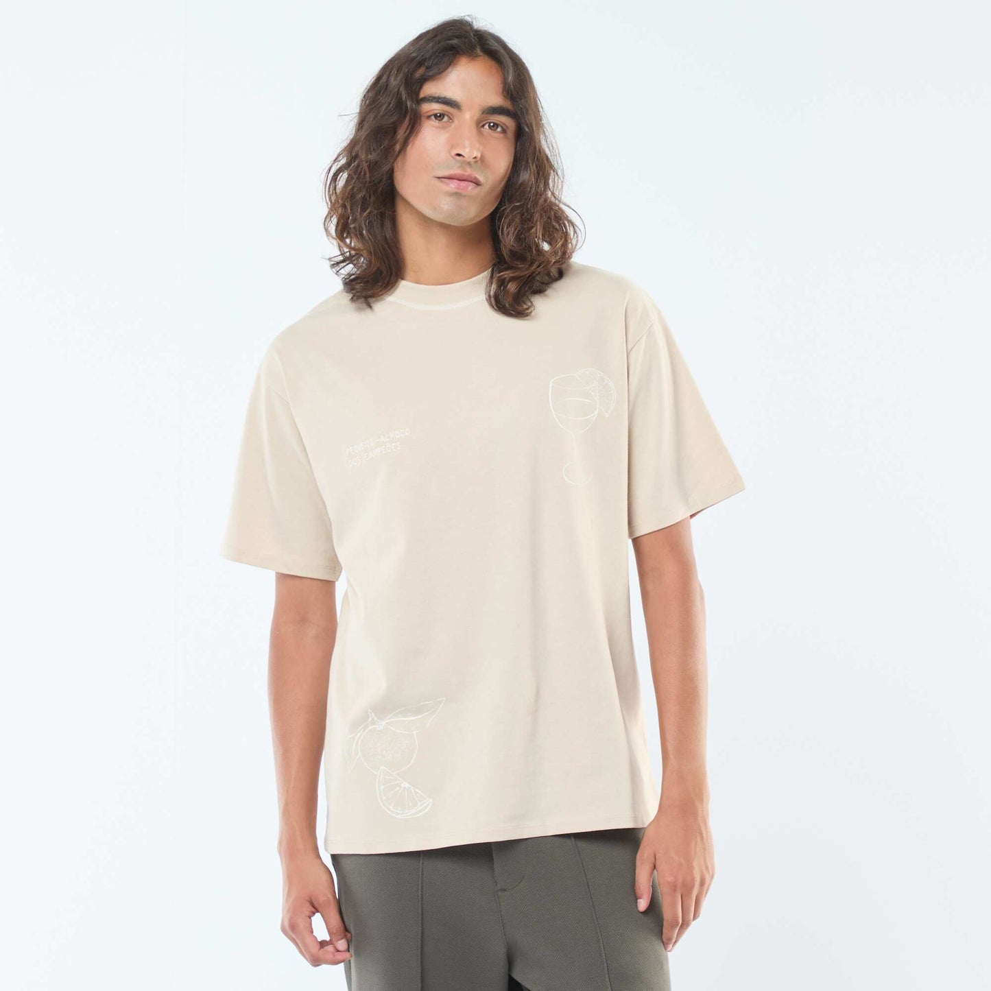 T-shirt imprimé avec broderie poitrine et imprimé au dos BEIGE
