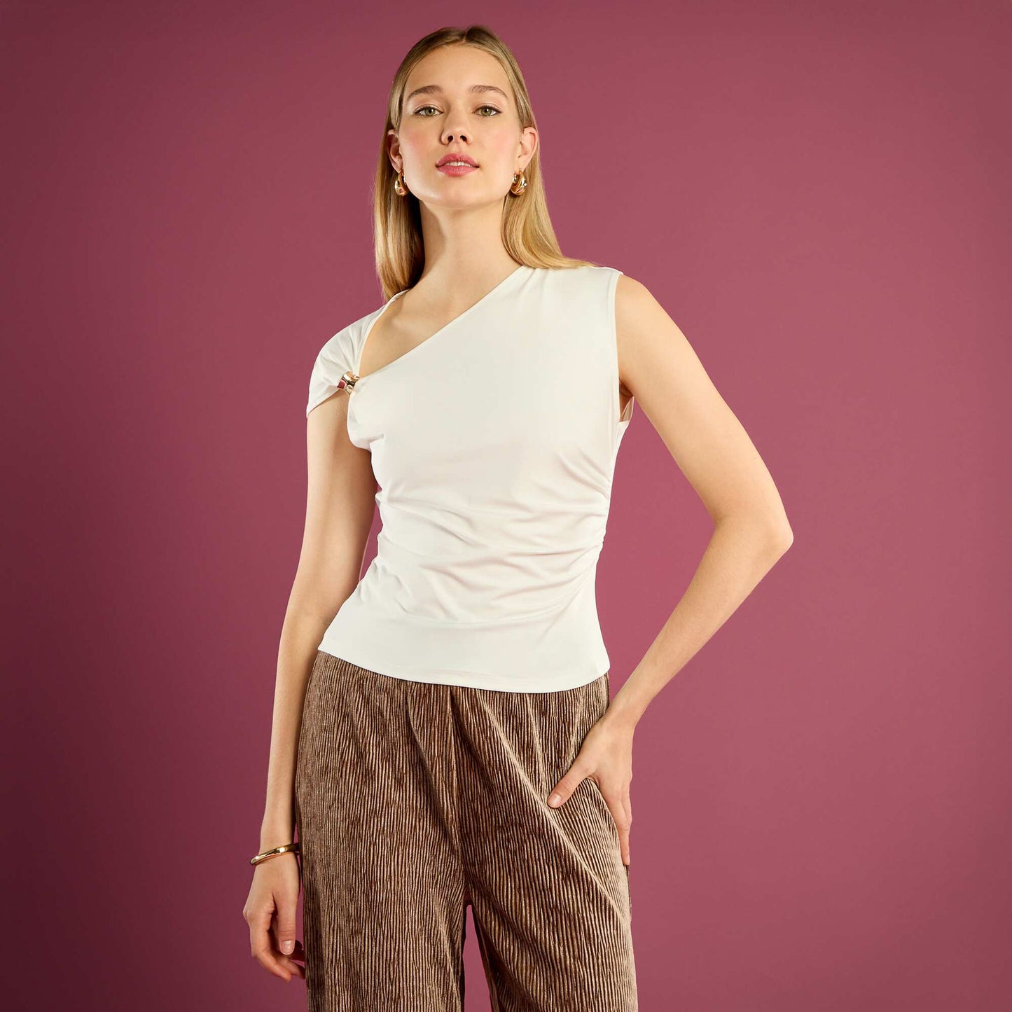 Tee-shirt twisté avec détail bijou BLANC