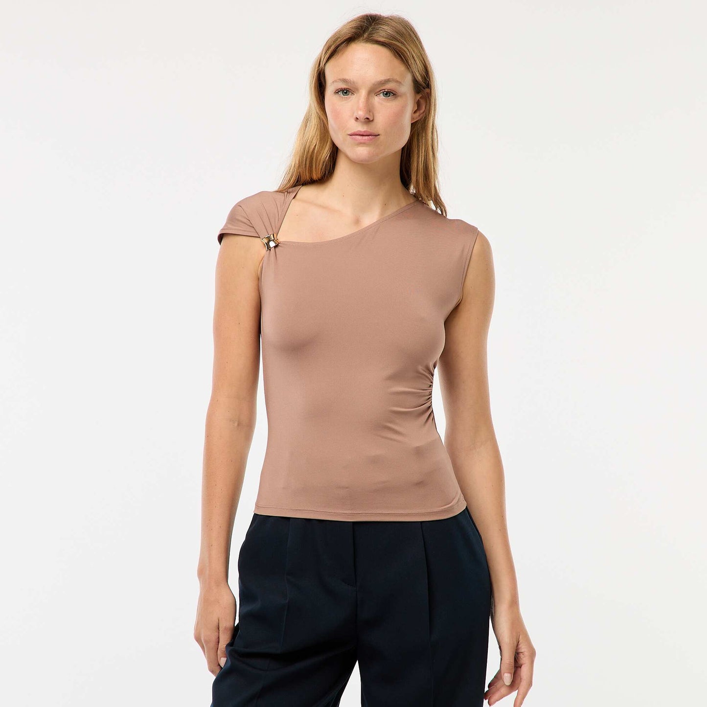 Tee-shirt twisté avec détail bijou MARRON