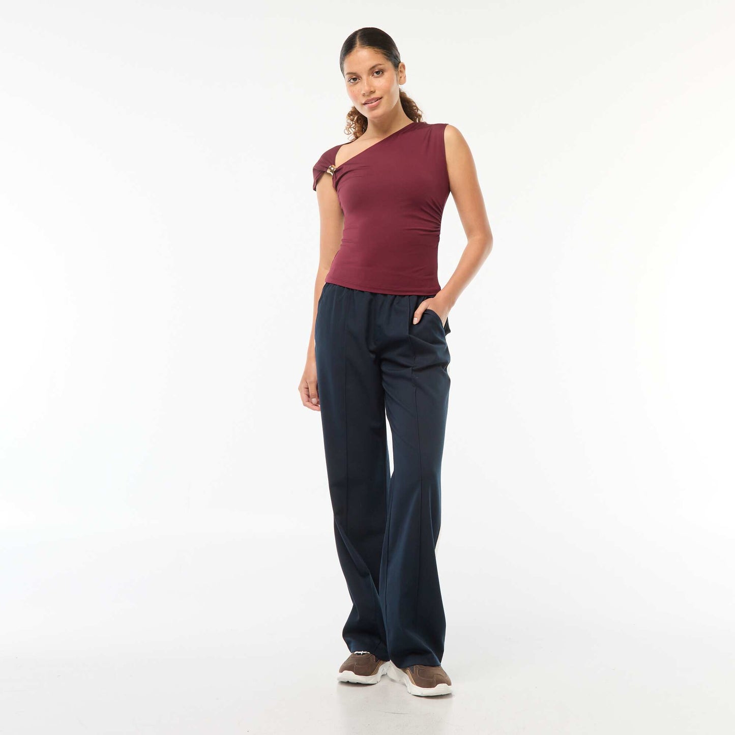 Tee-shirt twisté avec détail bijou BORDEAUX