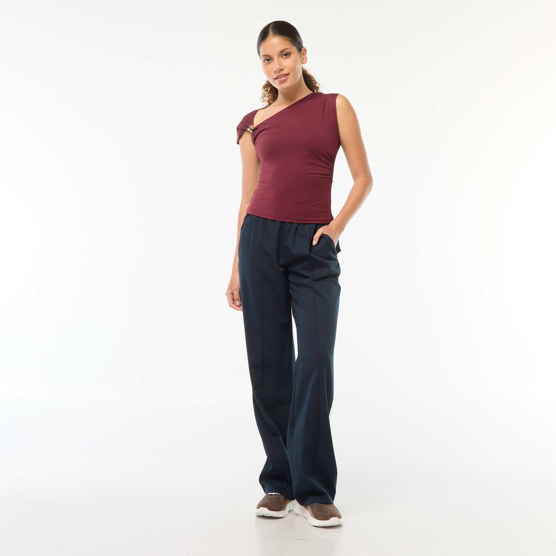 Tee-shirt twisté avec détail bijou BORDEAUX