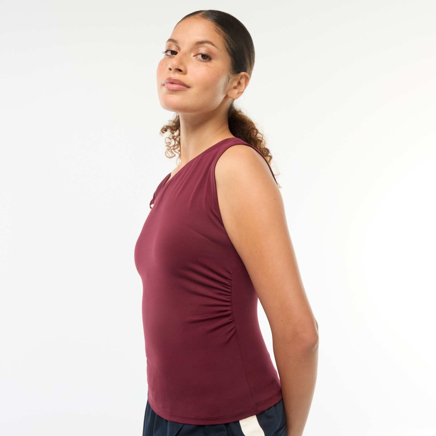 Tee-shirt twisté avec détail bijou BORDEAUX