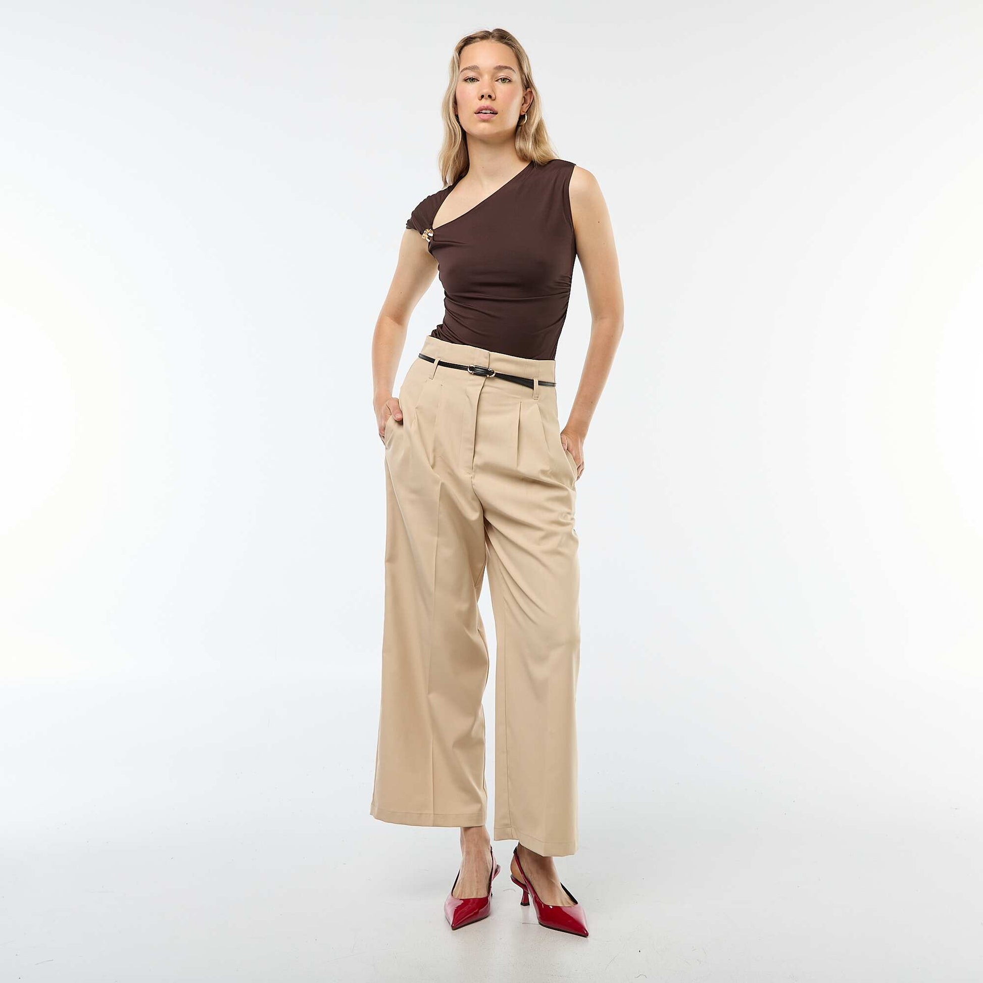 Tee-shirt twisté avec détail bijou MARRON