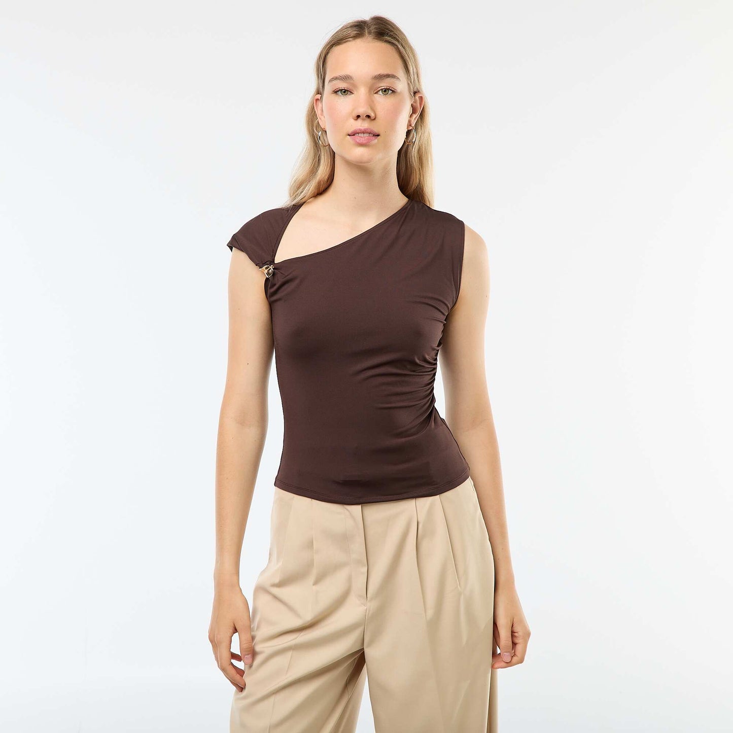 Tee-shirt twisté avec détail bijou MARRON