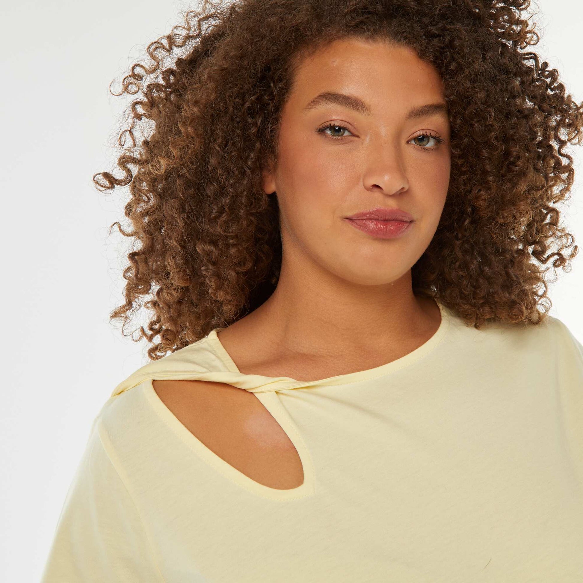 T-shirt uni avec fente ajourée avec effet twxité JAUNE