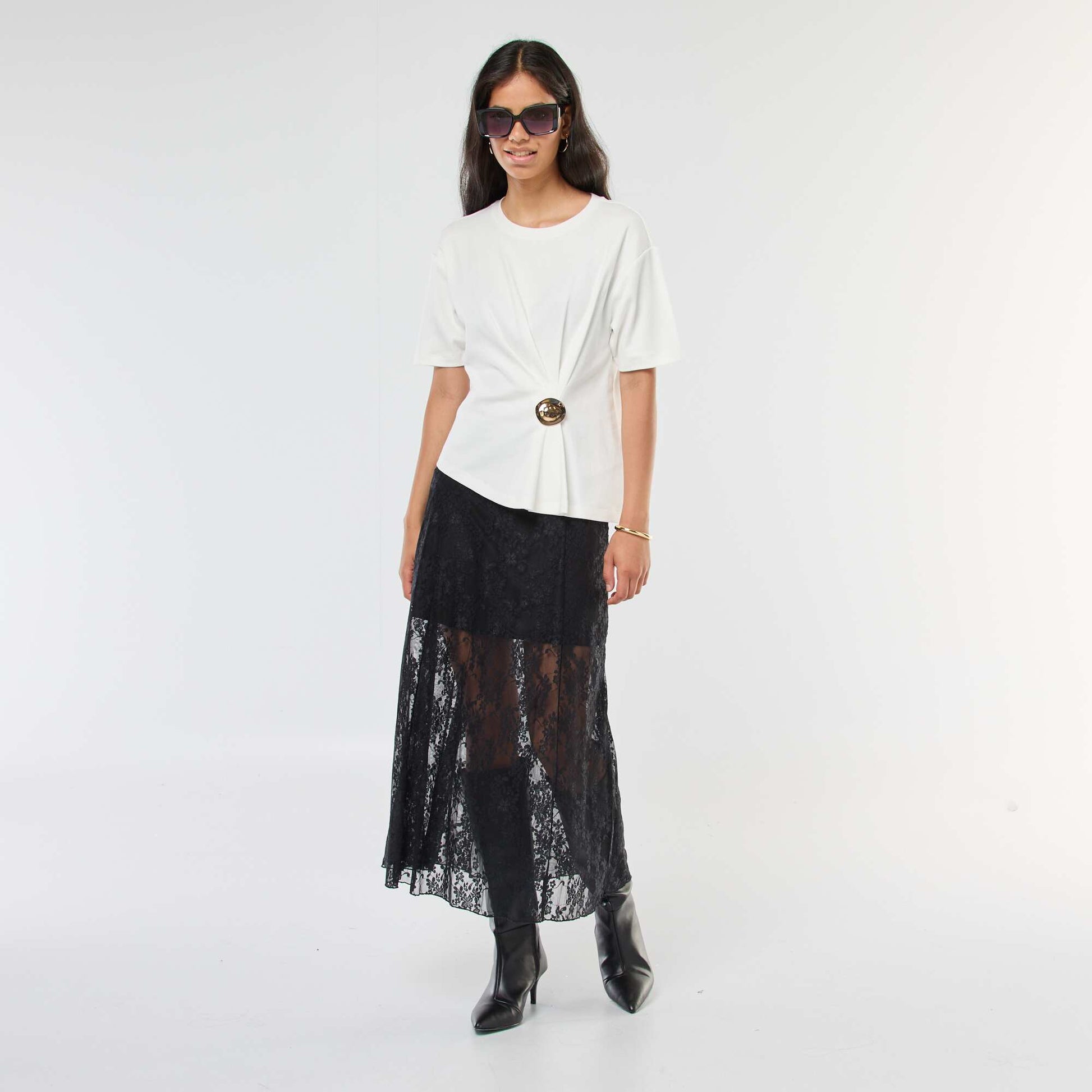 T-shirt à manches courtes avec bijou fantaisie devant effet twisté BLANC