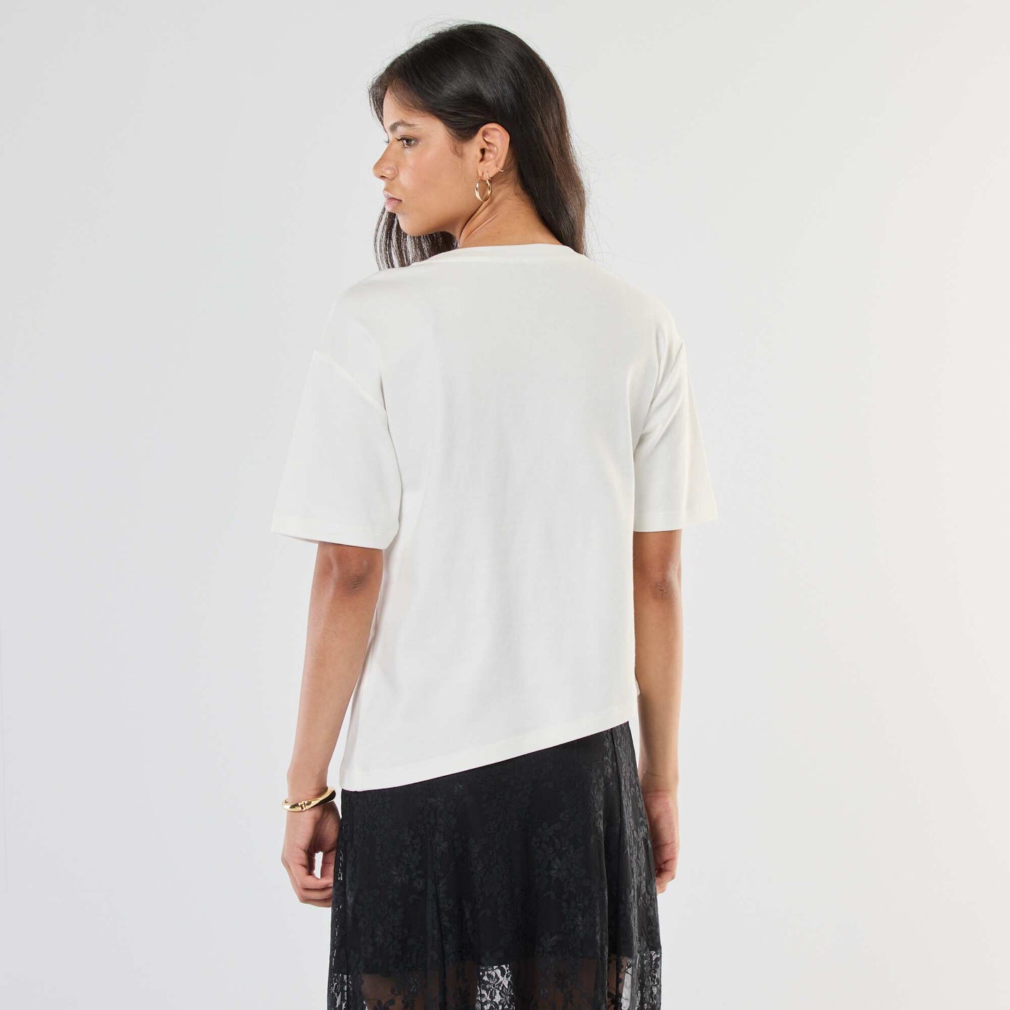 T-shirt à manches courtes avec bijou fantaisie devant effet twisté BLANC