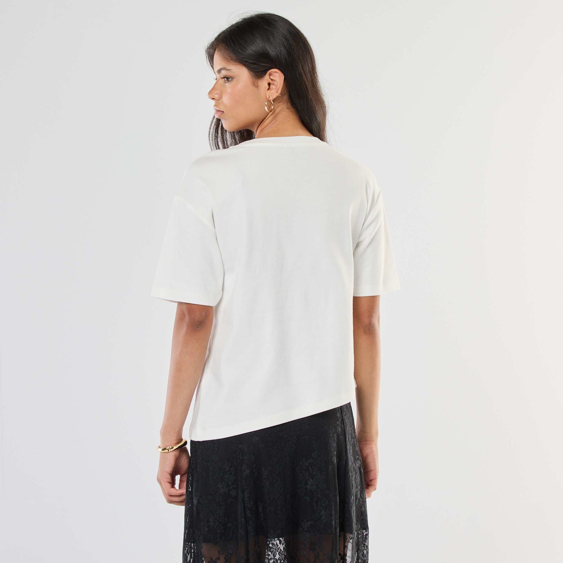 T-shirt à manches courtes avec bijou fantaisie devant effet twisté BLANC