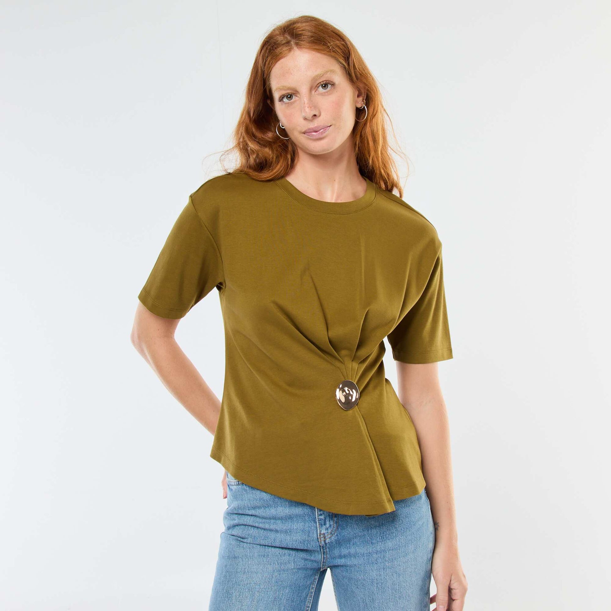 T-shirt à manches courtes avec bijou fantaisie devant effet twisté VERT