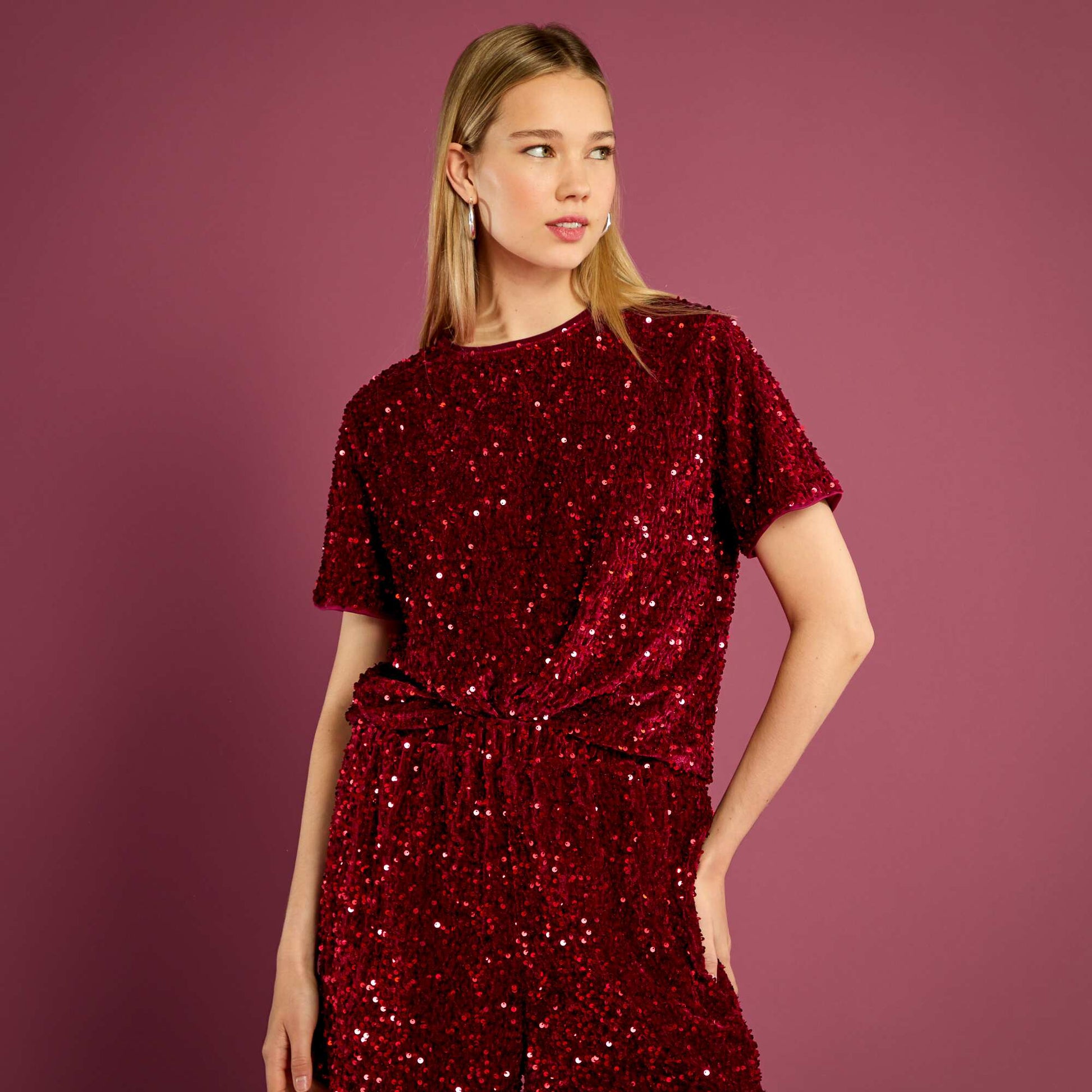 Tee-shirt court à sequins ROUGE